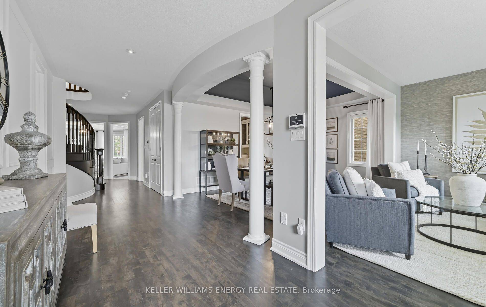 Whitby, ON L1R 0K8,28 Coach CRES