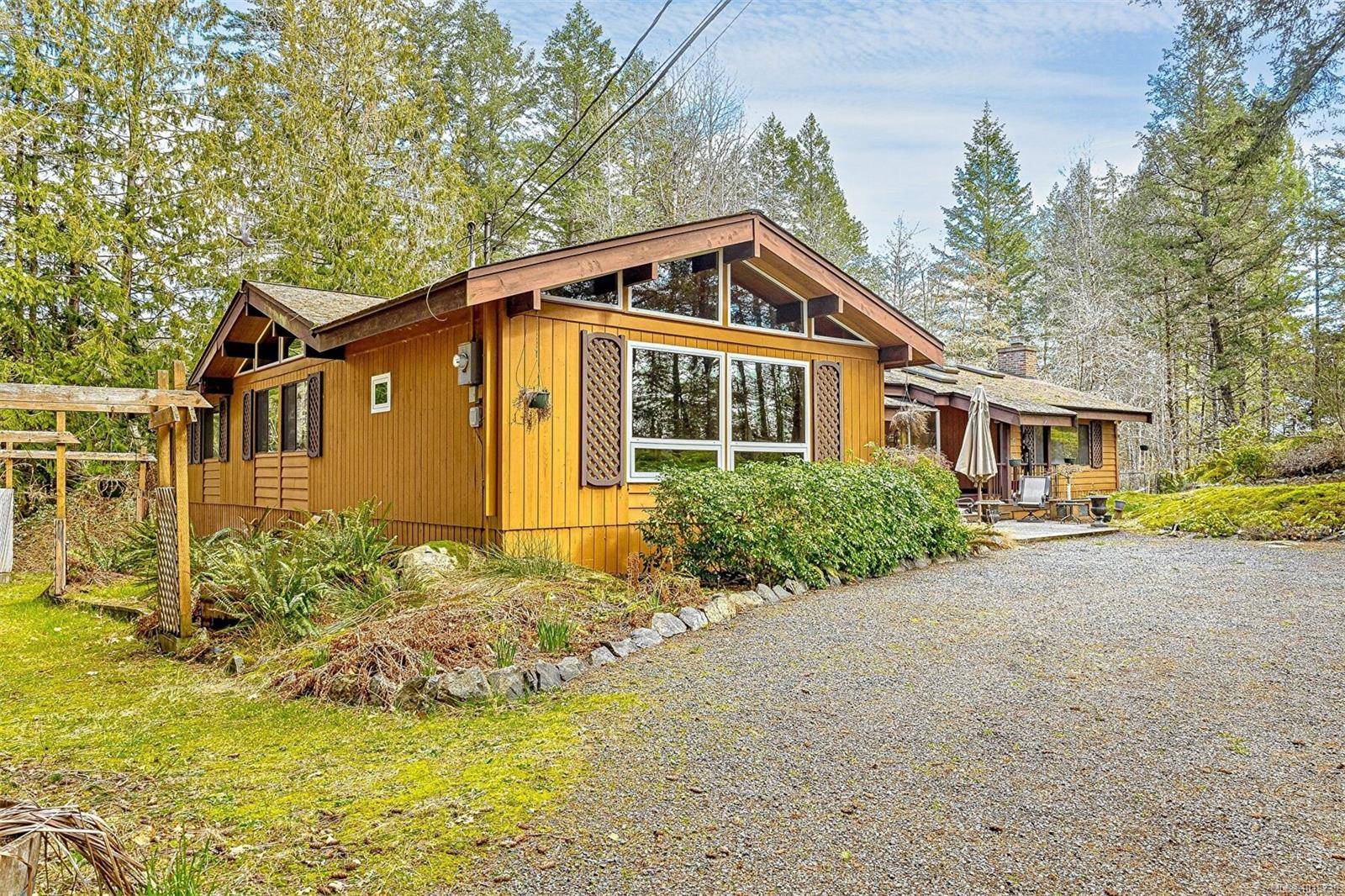 Highlands, BC V9E 1H5,2298 Munn Rd