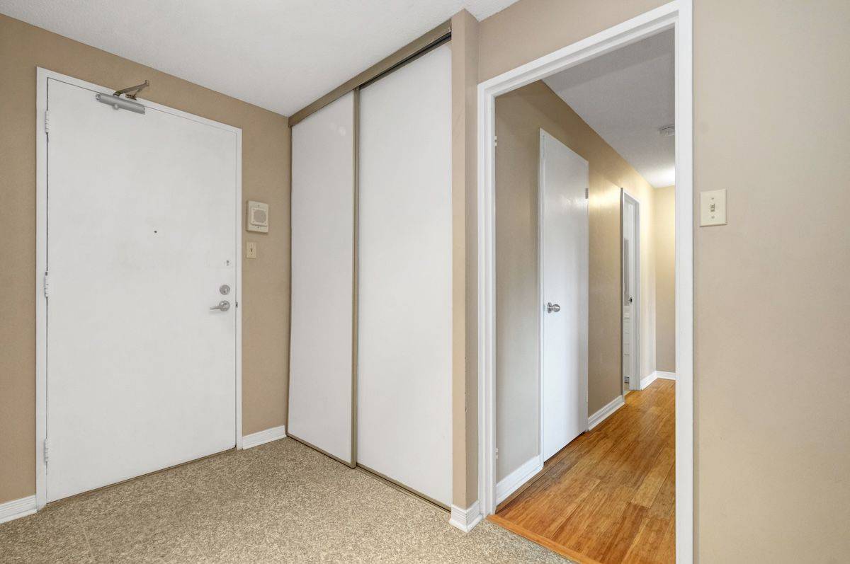 Britannia - Lincoln Heights And Area, ON K2B 8G5,415 Greenview AVE #304