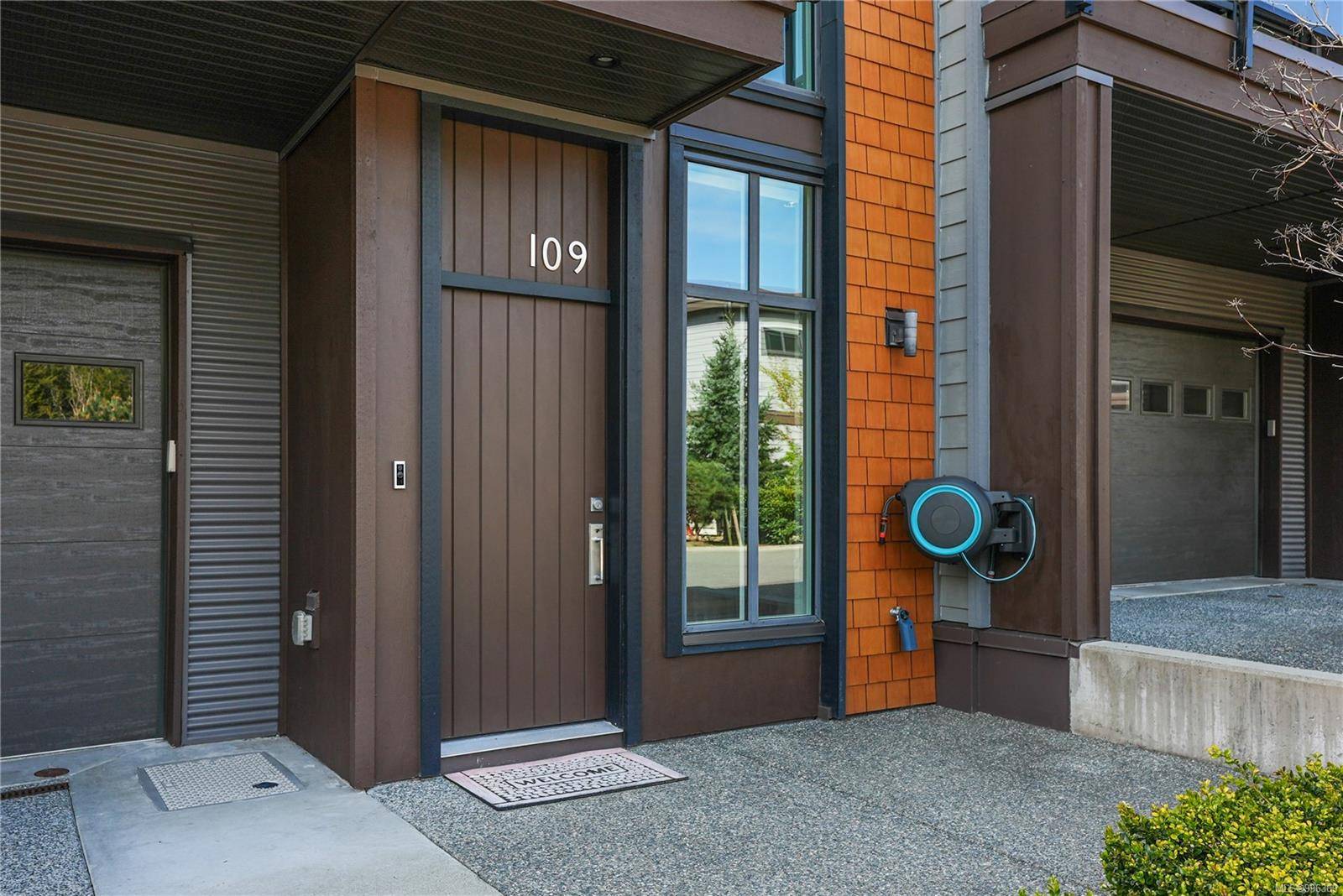 Langford, BC V9B 0E1,1464 Bear Mountain Pkwy #109