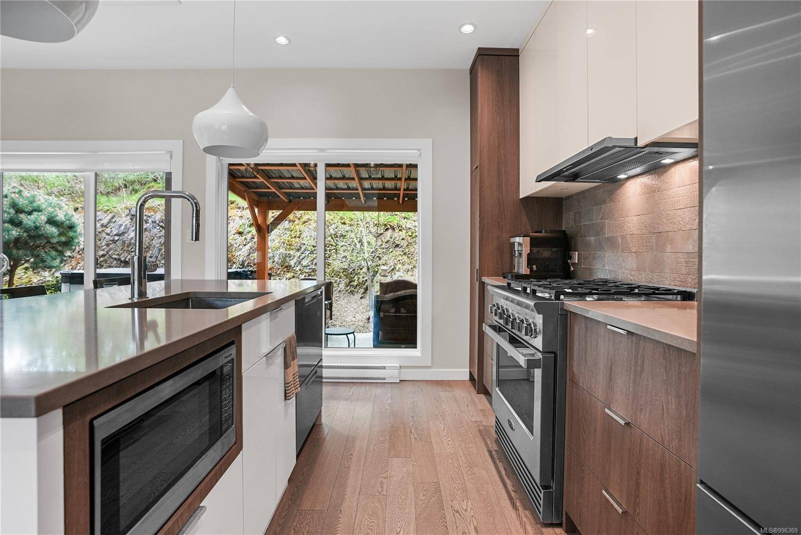 Langford, BC V9B 0E1,1464 Bear Mountain Pkwy #109