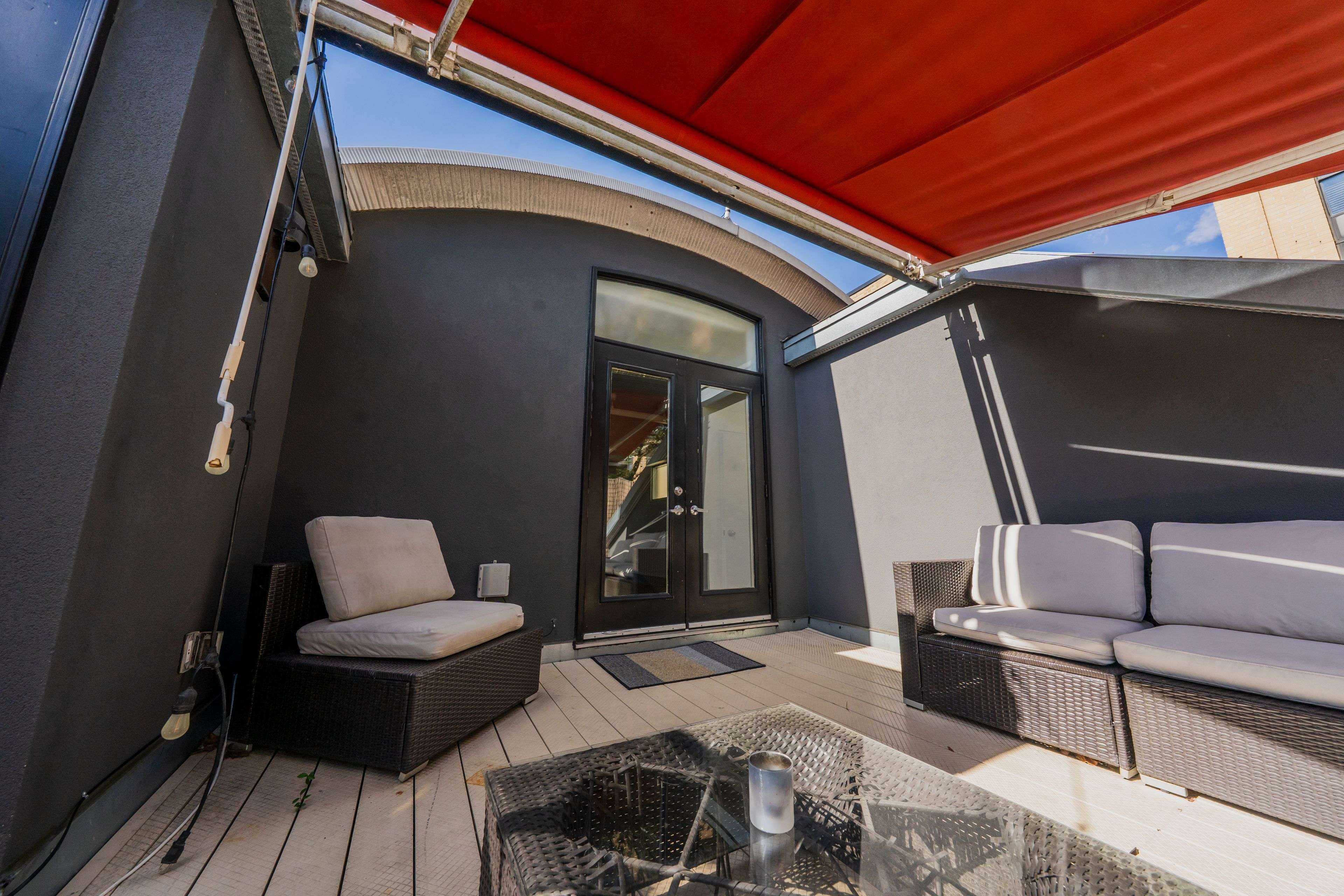 Toronto C01, ON M5V 2S1,115 Walnut AVE