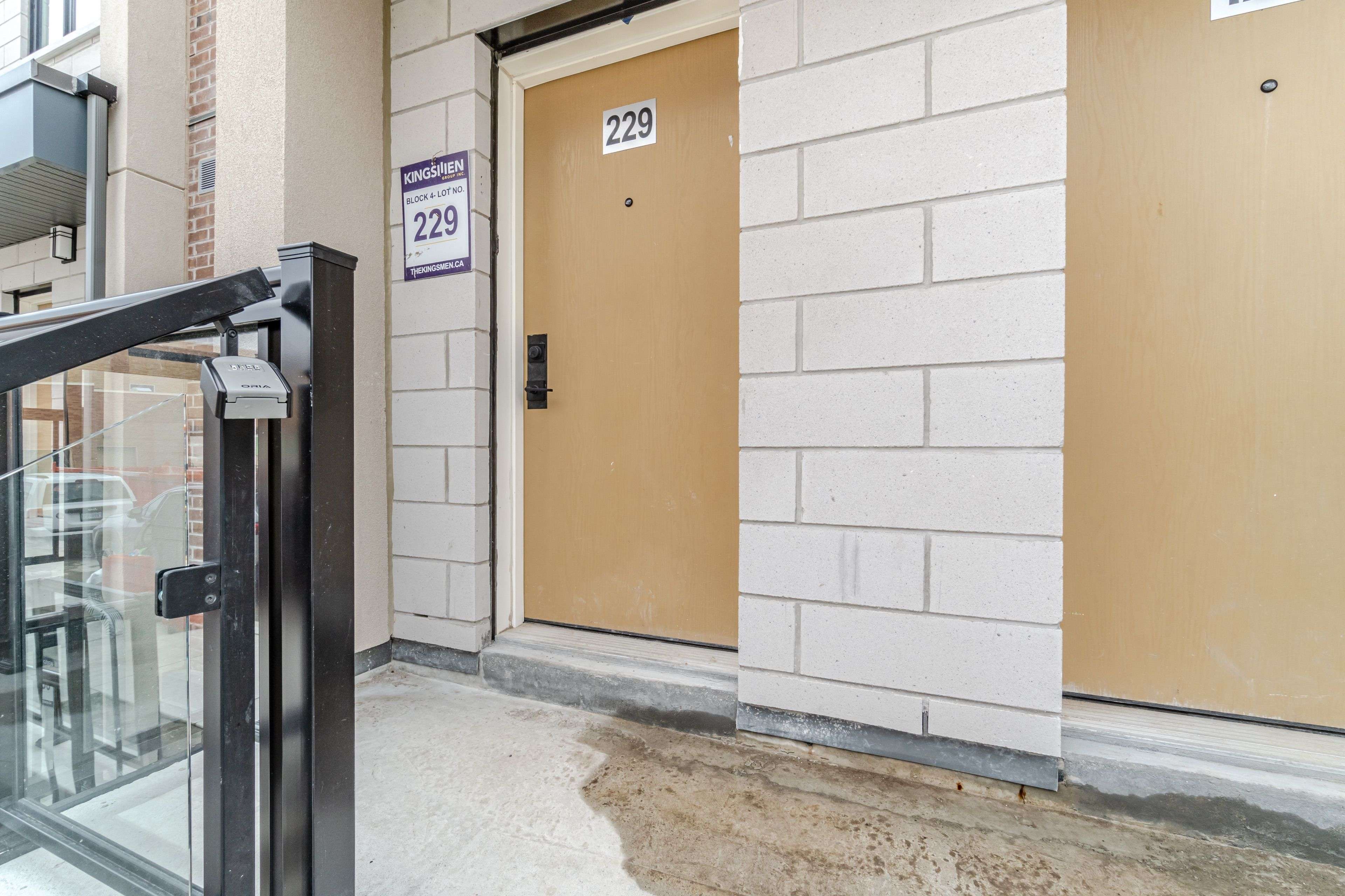 Mississauga, ON L5G 0C6,1062 Douglas Mccurdy Comm CT #229