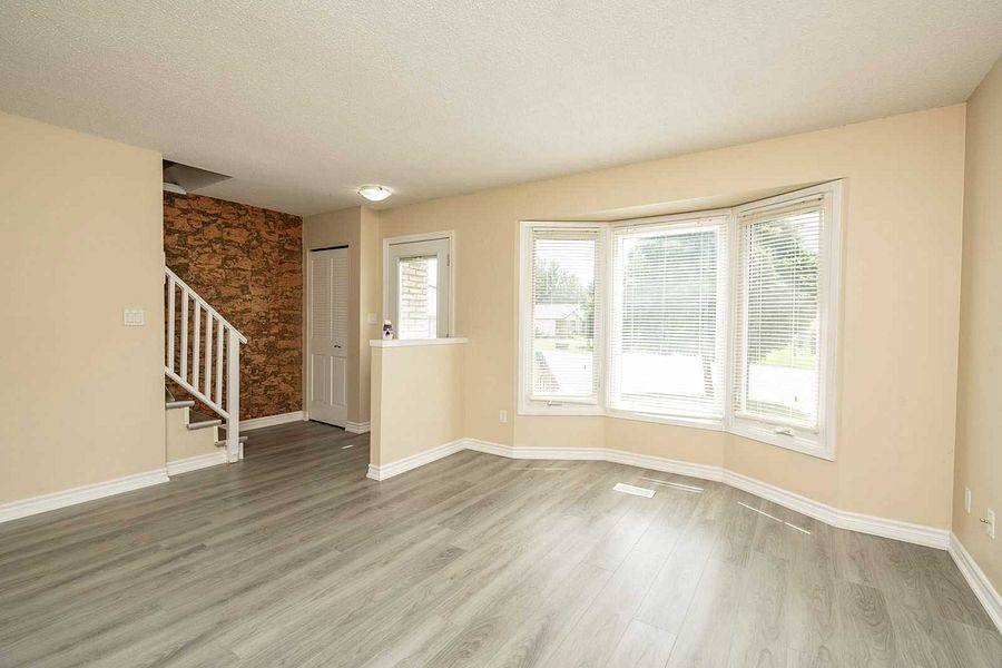 Thorold, ON L2V 4K3,76 Manley CRES