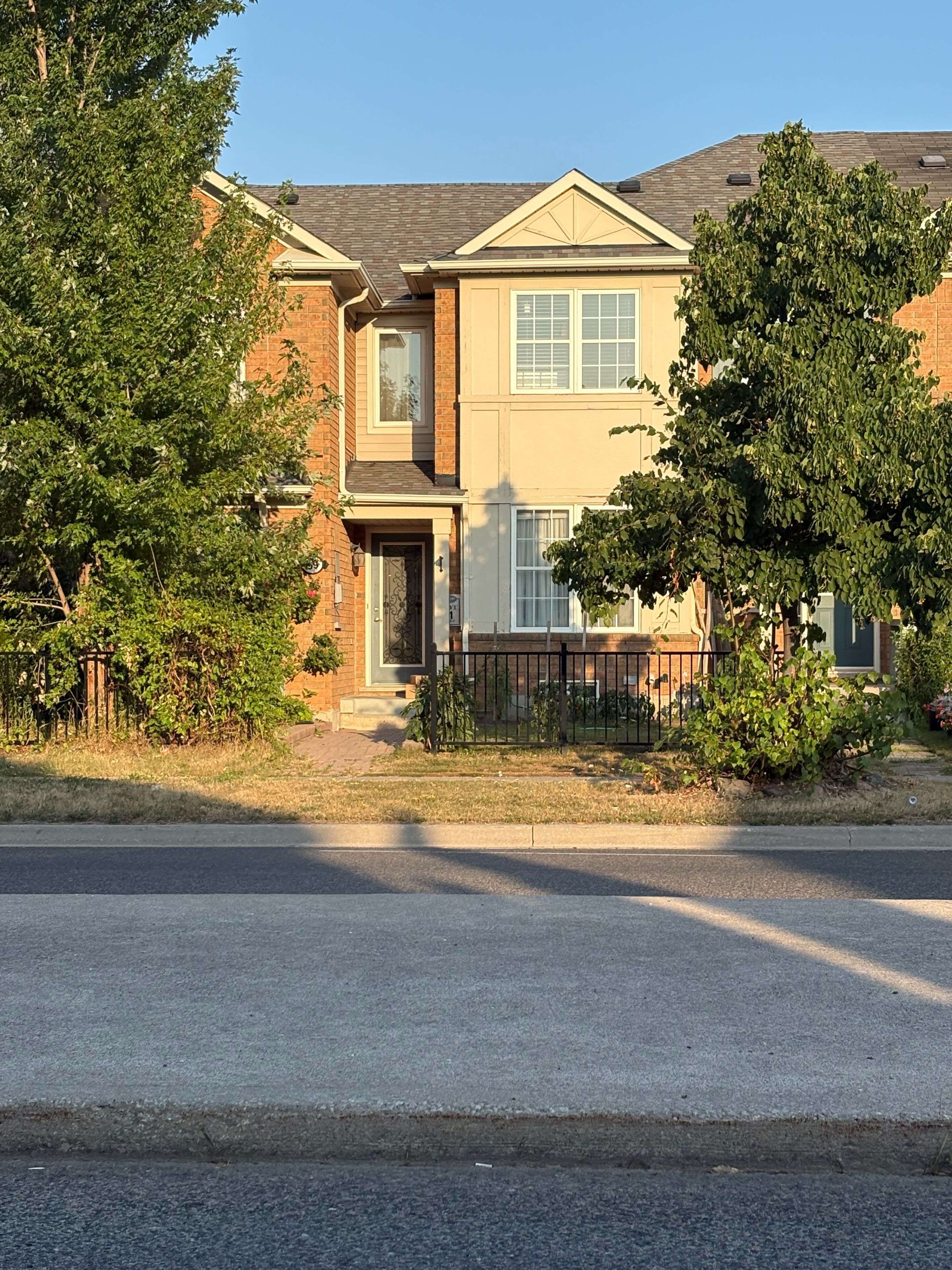 Toronto E11, ON M1X 2E5,99 Staines RD #Bsmnt