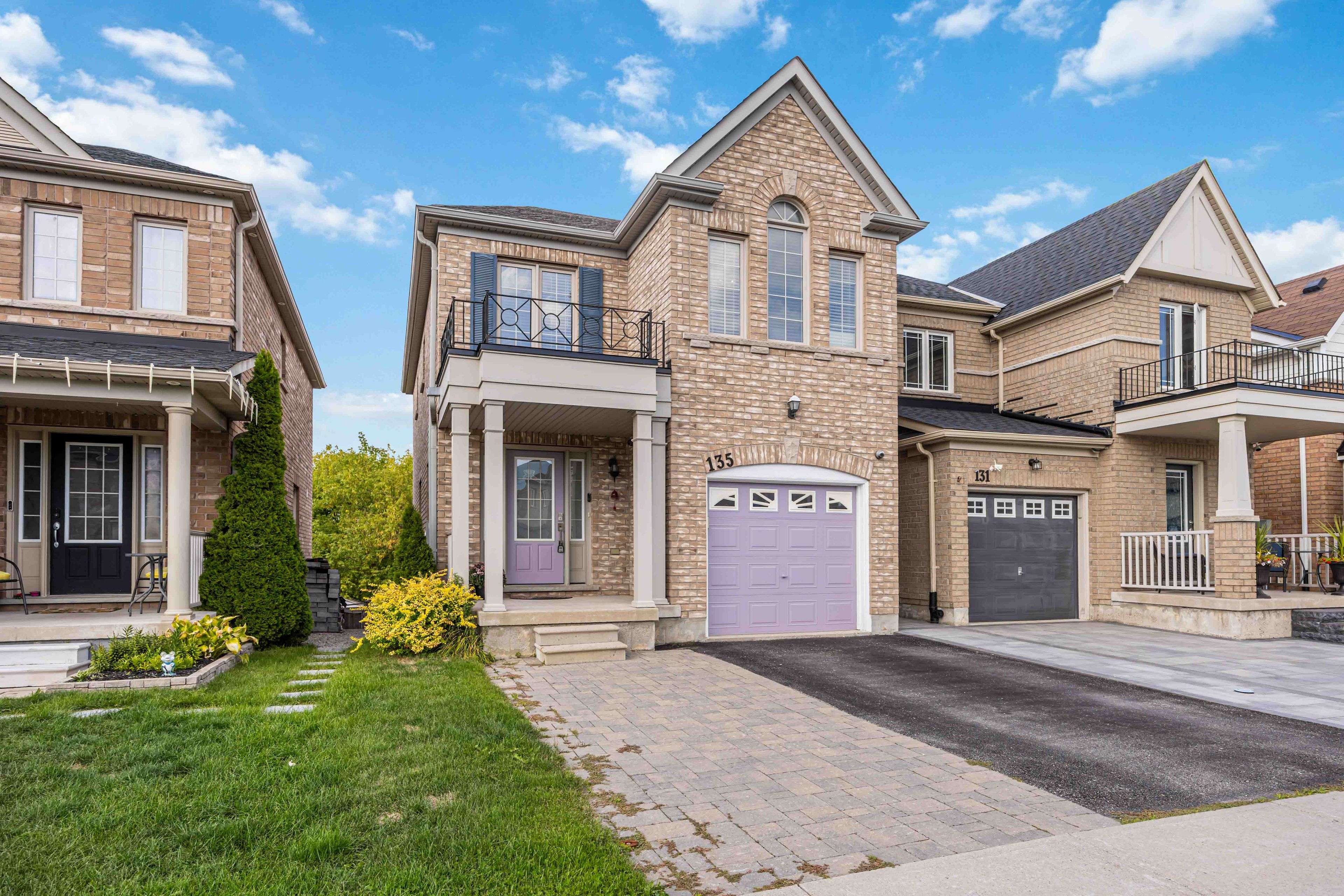 Bradford West Gwillimbury, ON L3Z 0L3,135 Armstrong CRES