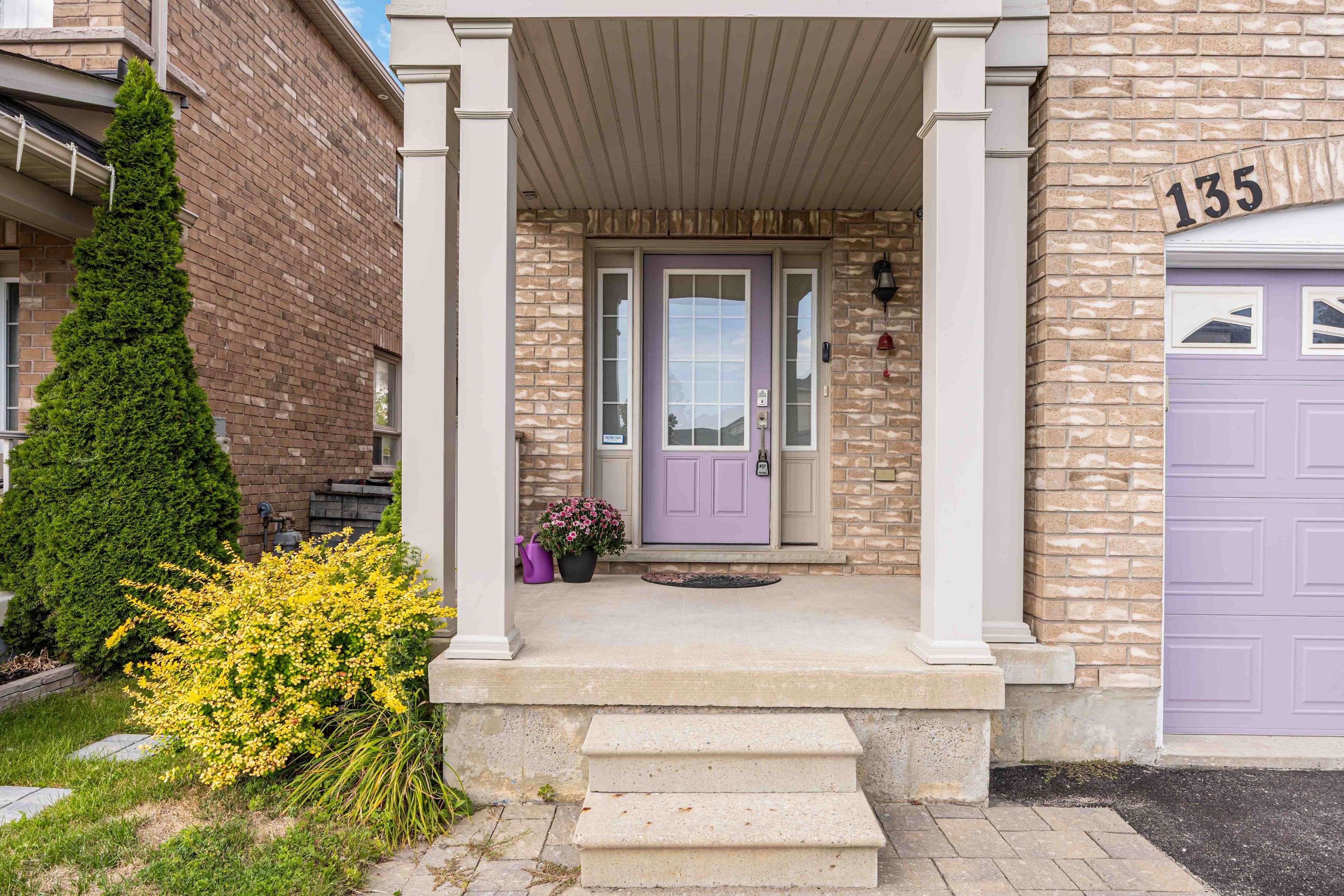 Bradford West Gwillimbury, ON L3Z 0L3,135 Armstrong CRES