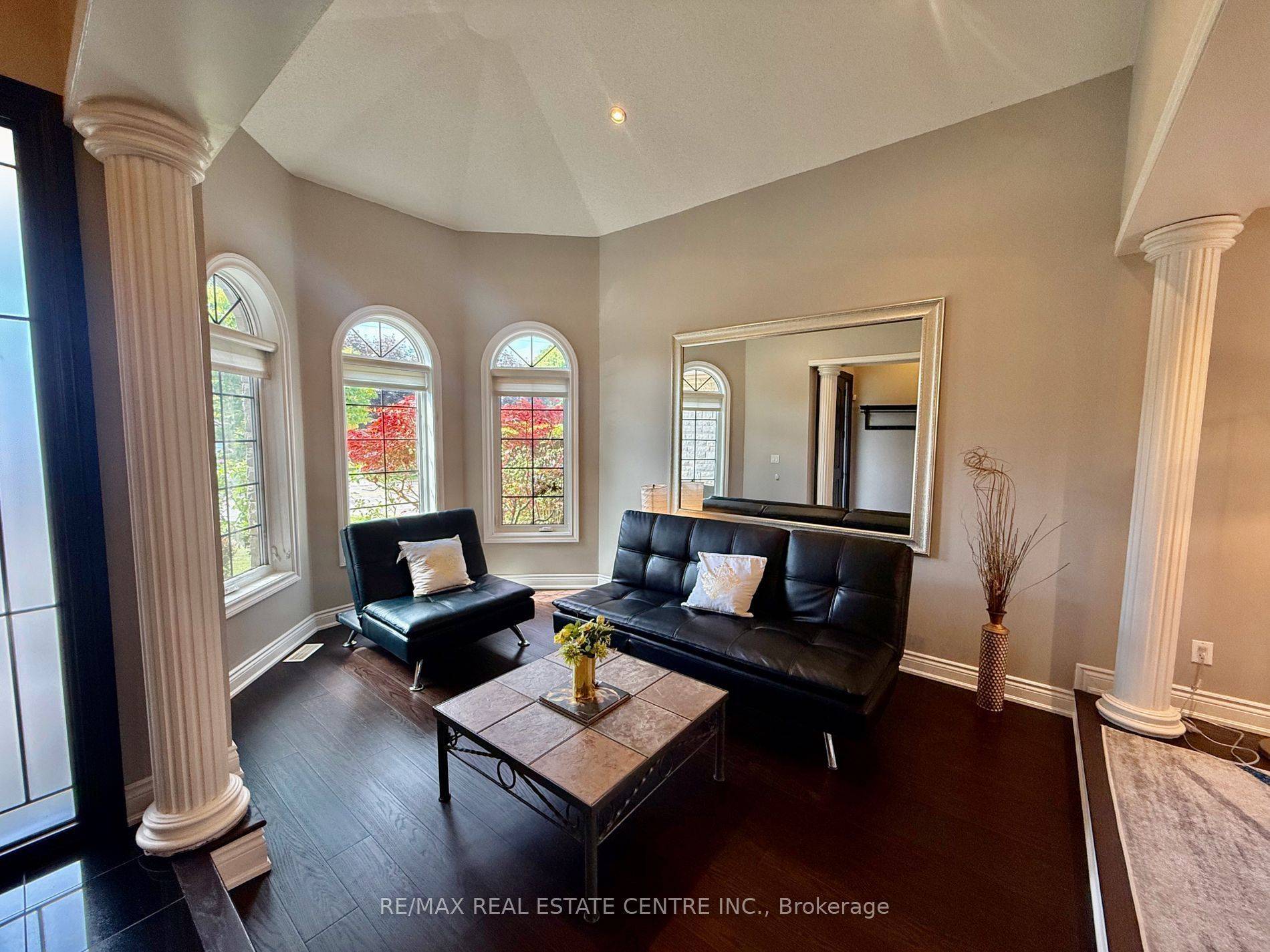 Mississauga, ON L4W 1L3,4273 Hickory DR