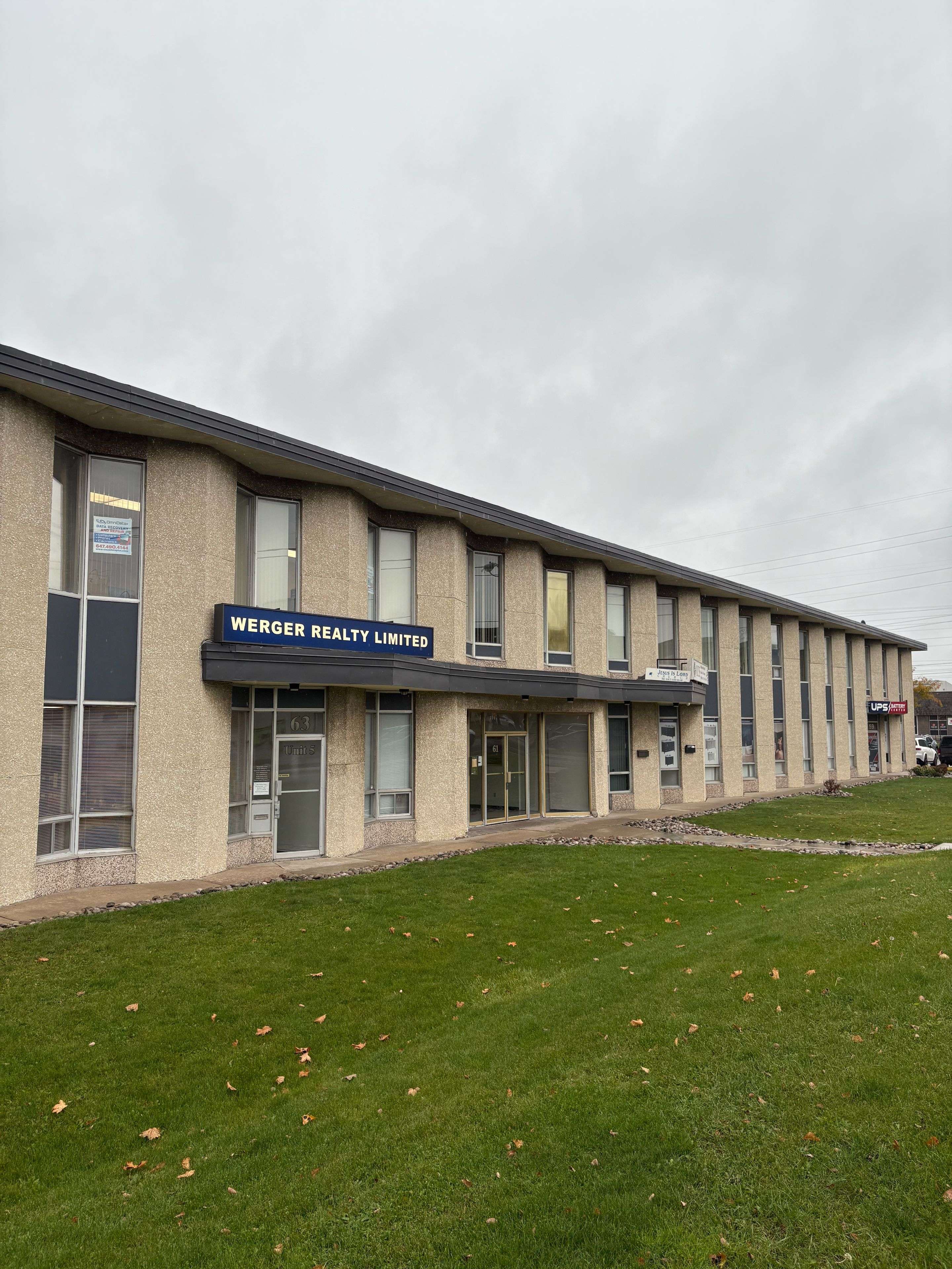 Toronto W05, ON M3J 2H2,61 Alness ST #Unit 213