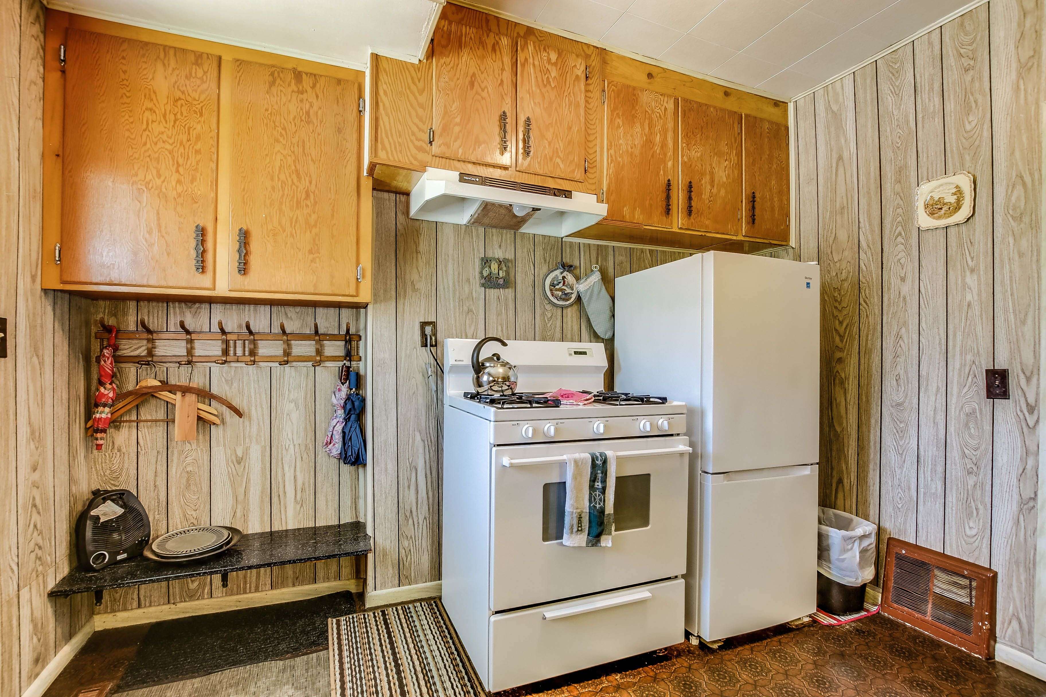 Central Elgin, ON N5L 1B5,358 Warren ST