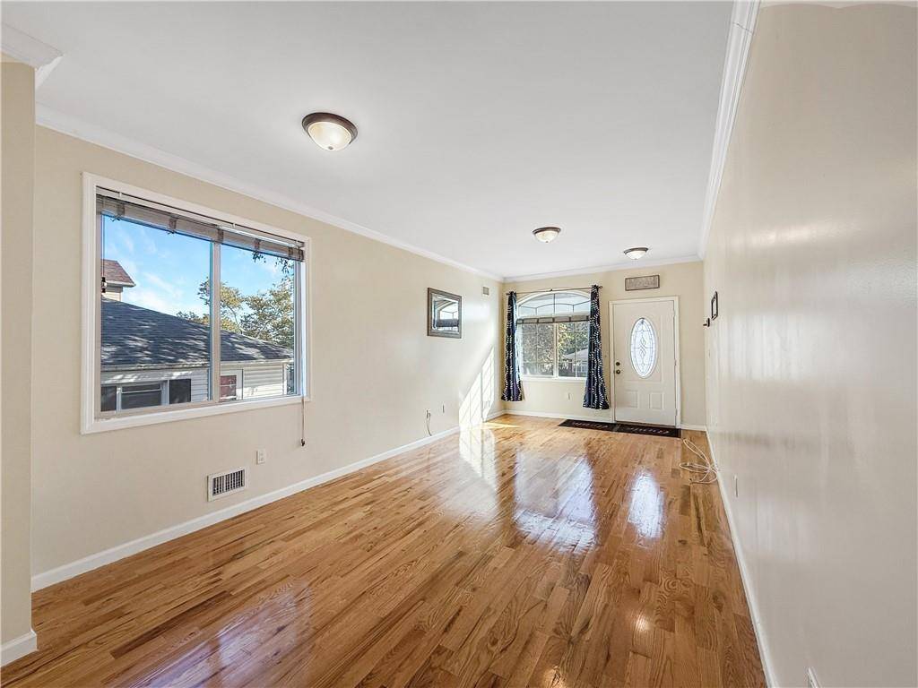 Staten Island, NY 10314,592 Woolley AVE