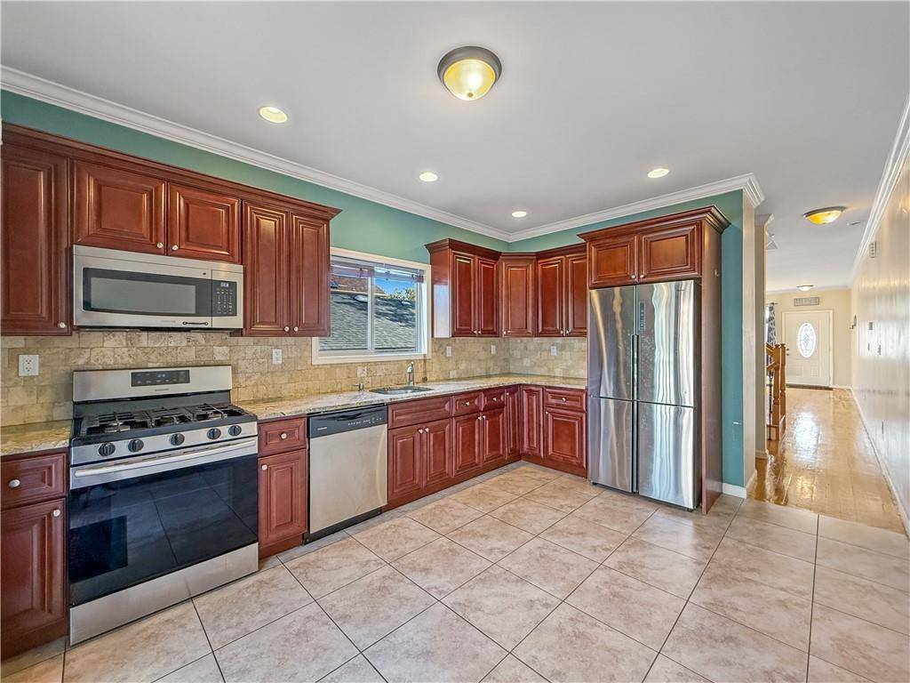 Staten Island, NY 10314,592 Woolley AVE