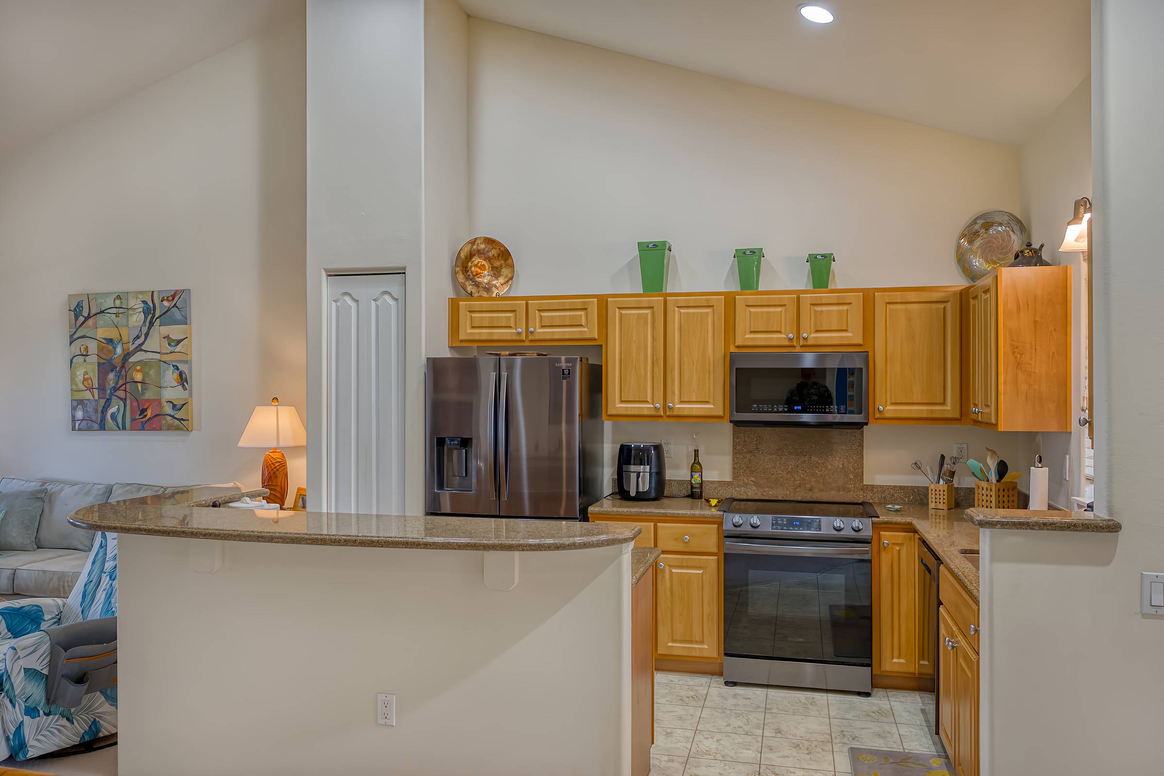 Kailua-kona, HI 96740,75-5919 ALII DR #T21