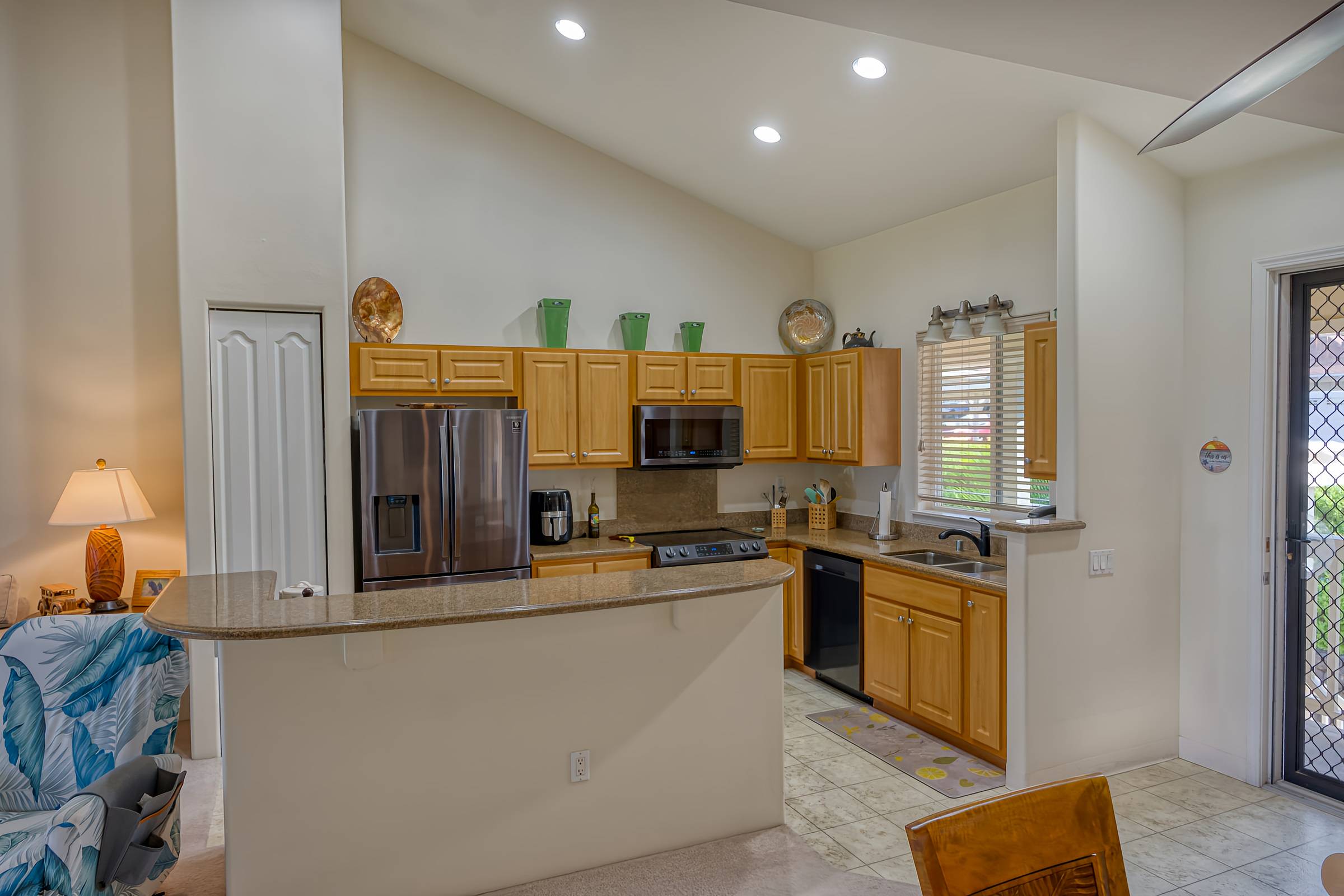 Kailua-kona, HI 96740,75-5919 ALII DR #T21