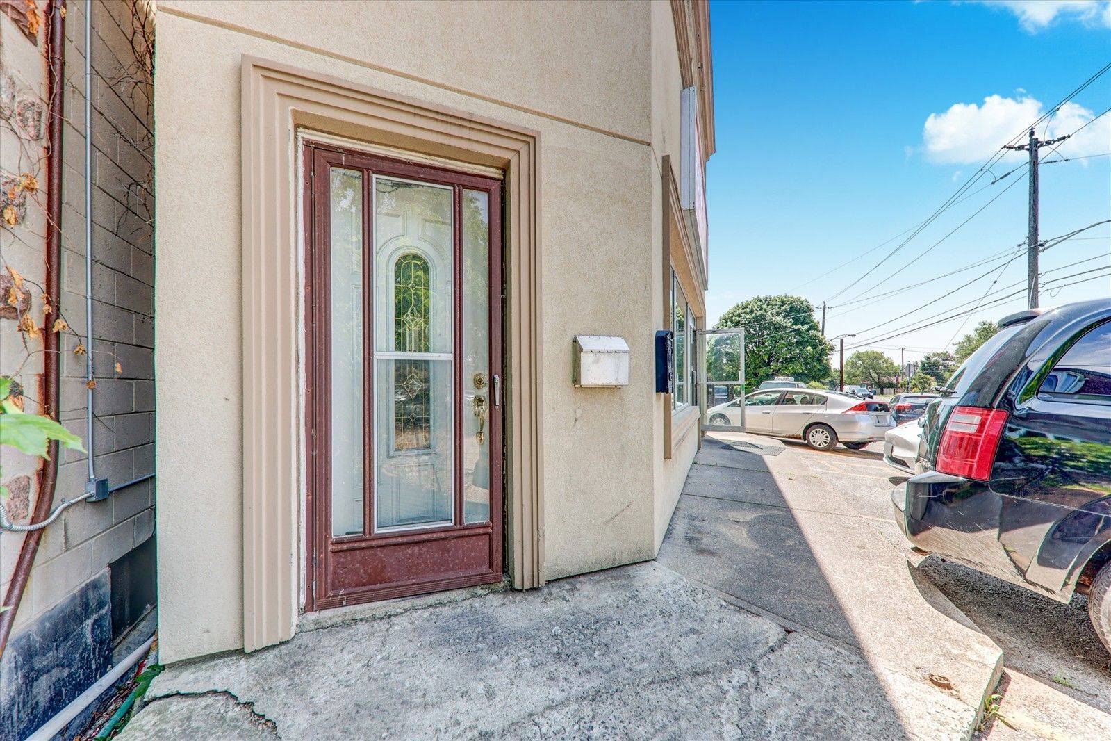 Toronto E04, ON M4J 1L2,777A Danforth RD