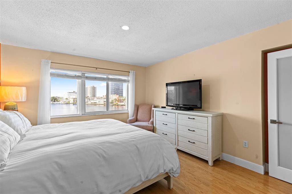 Hallandale Beach, FL 33009,126 Golden Isles Dr #54A