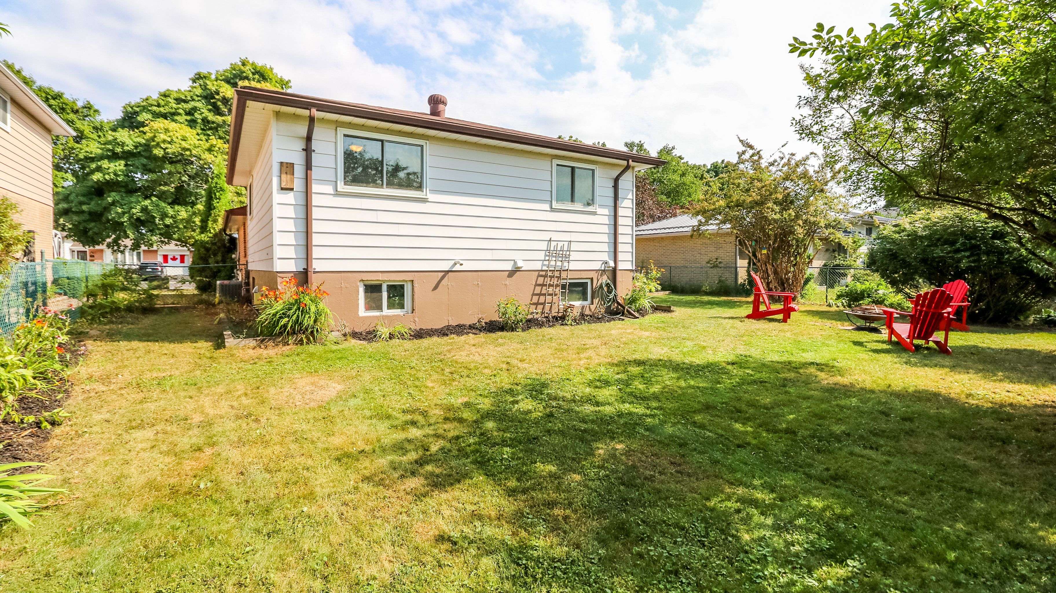 Barrie, ON L4N 3M5,71 Briar RD