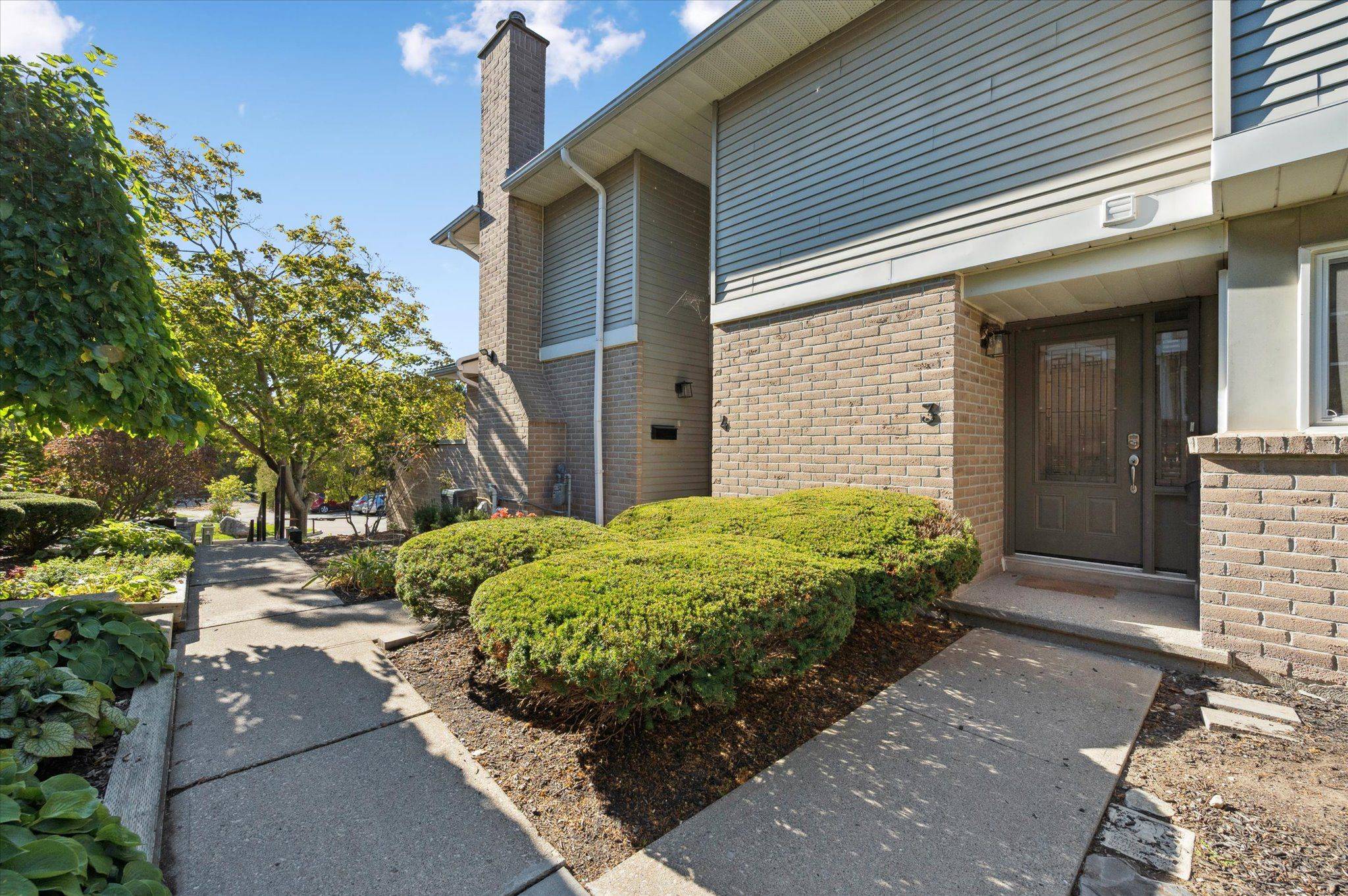 Guelph, ON N1E 1B7,104 Woodlawn RD E #3