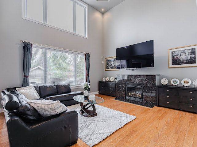 Mooneys Bay - Carleton Heights And Area, ON K2C 4G9,507 Kochar DR