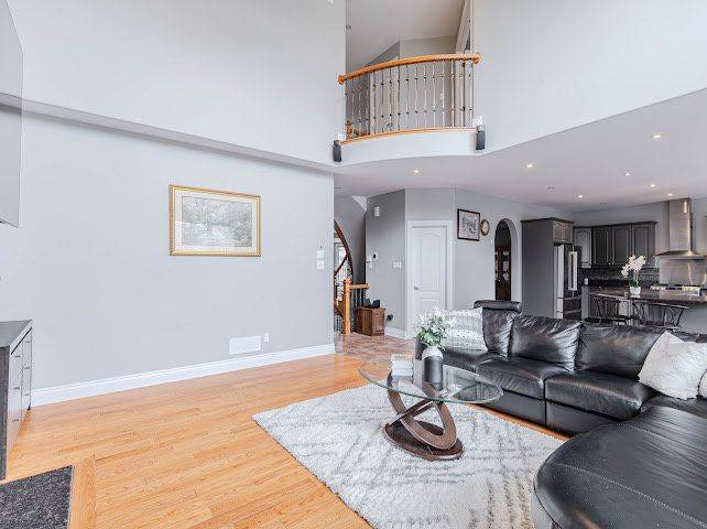 Mooneys Bay - Carleton Heights And Area, ON K2C 4G9,507 Kochar DR