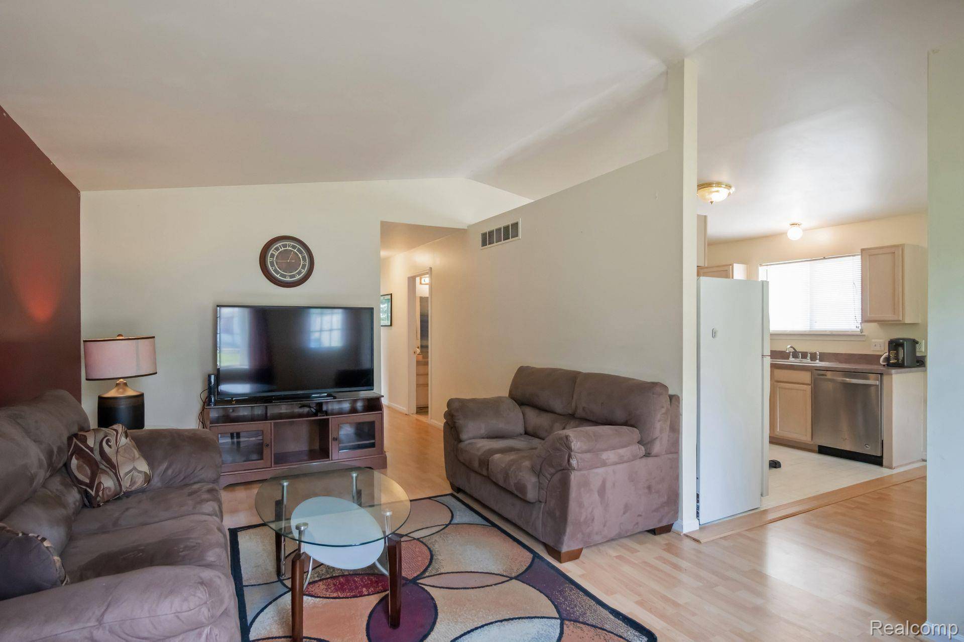 Livonia, MI 48152,19933 RENSELLOR ST