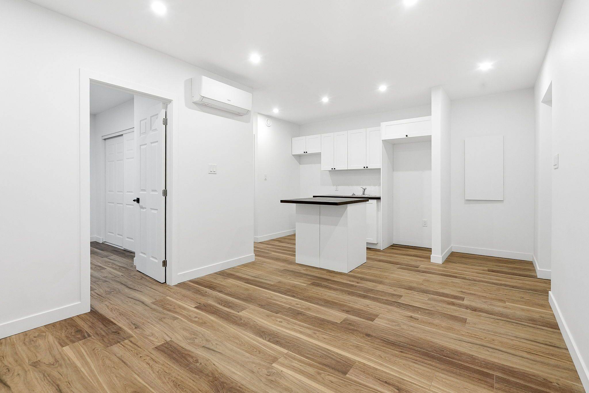 Vanier And Kingsview Park, ON K1L 6K7,322 Frontenac ST #D