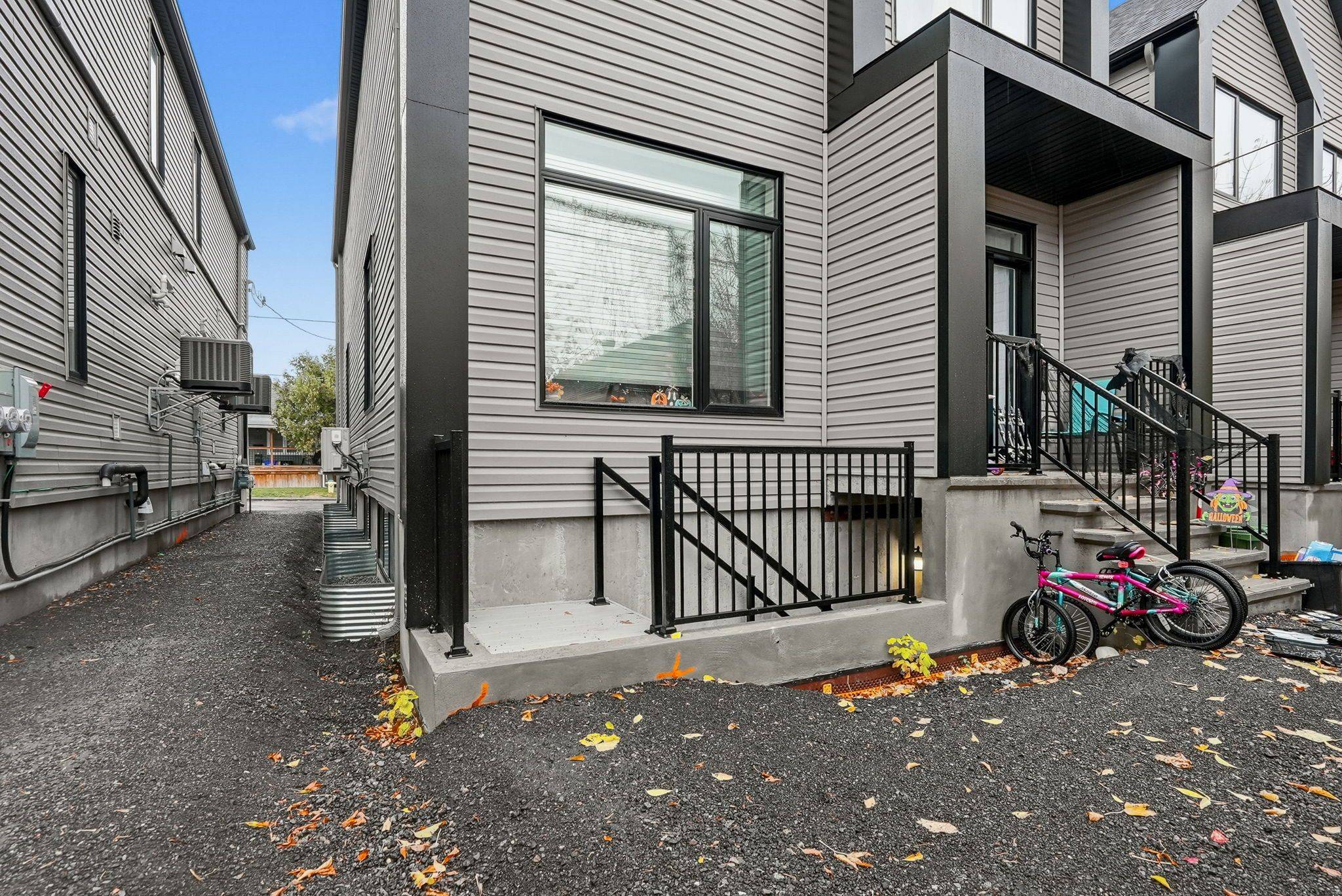 Vanier And Kingsview Park, ON K1L 6K7,324 Frontenac ST #D