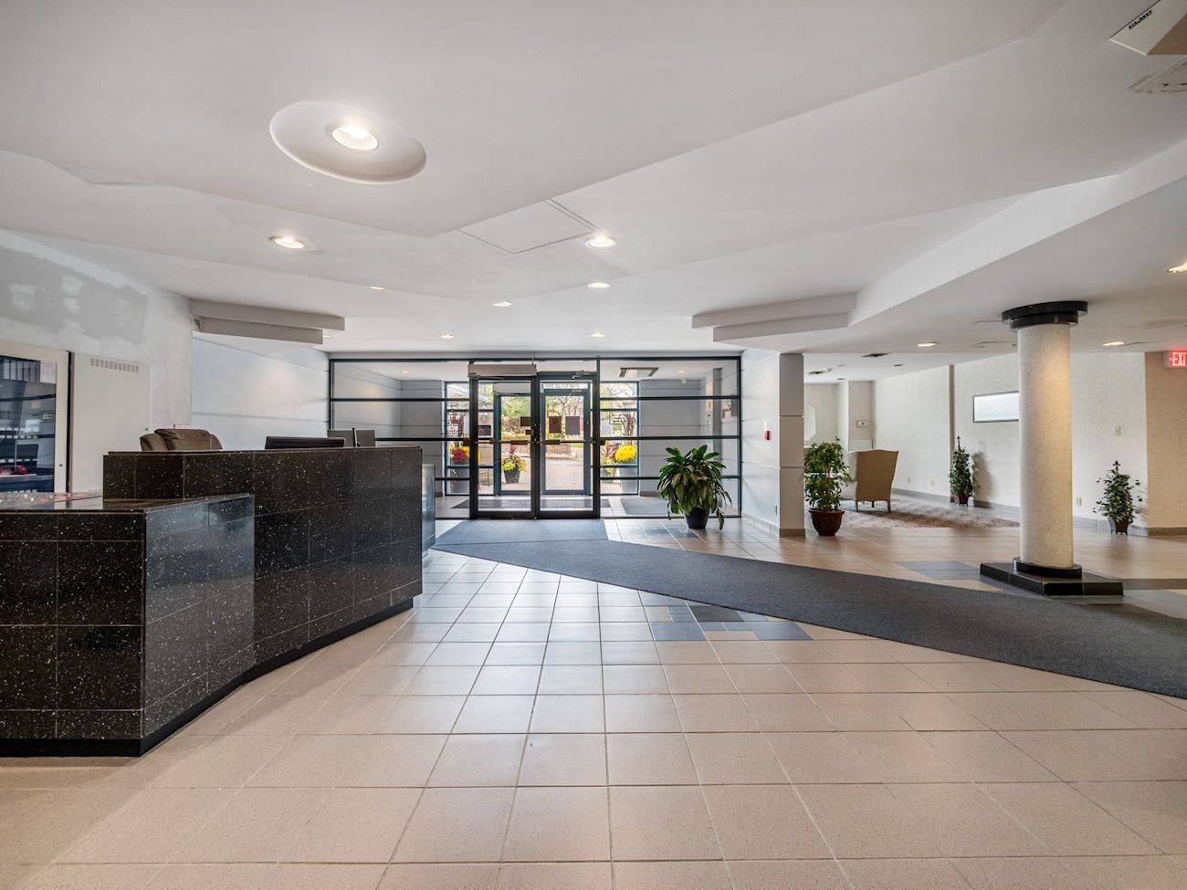 Toronto E08, ON M1J 3N4,90 Dale AVE #909