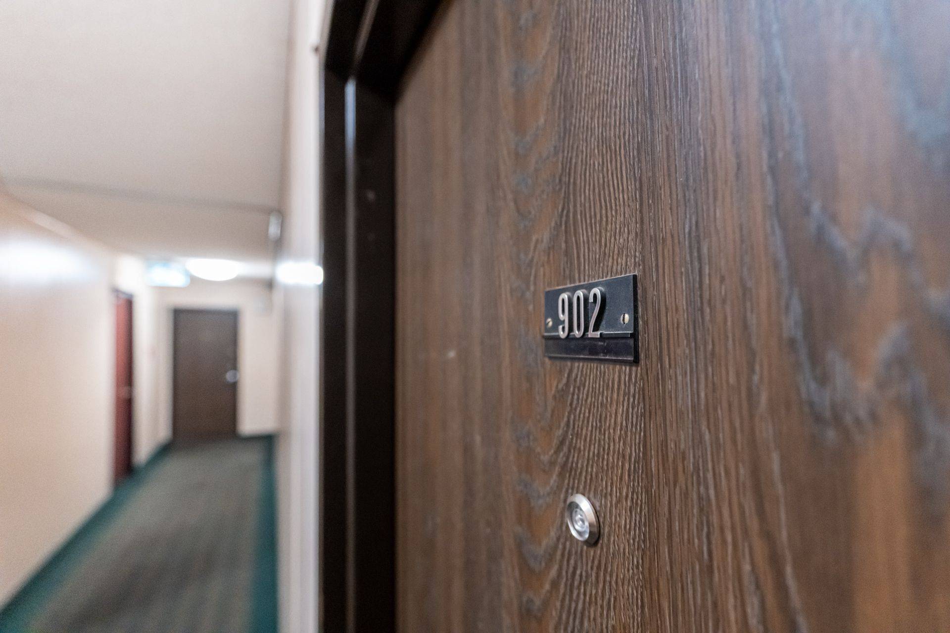 Toronto W09, ON M9R 1S9,330 Dixon RD #902