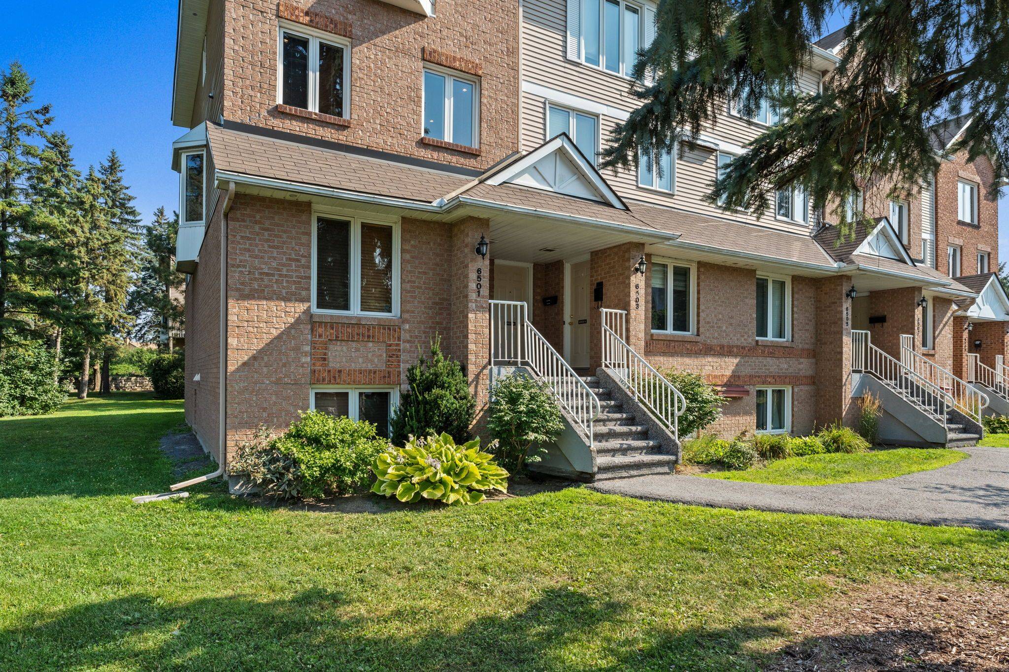 Orleans - Convent Glen And Area, ON K1C 4N4,6501 Bilberry DR #B