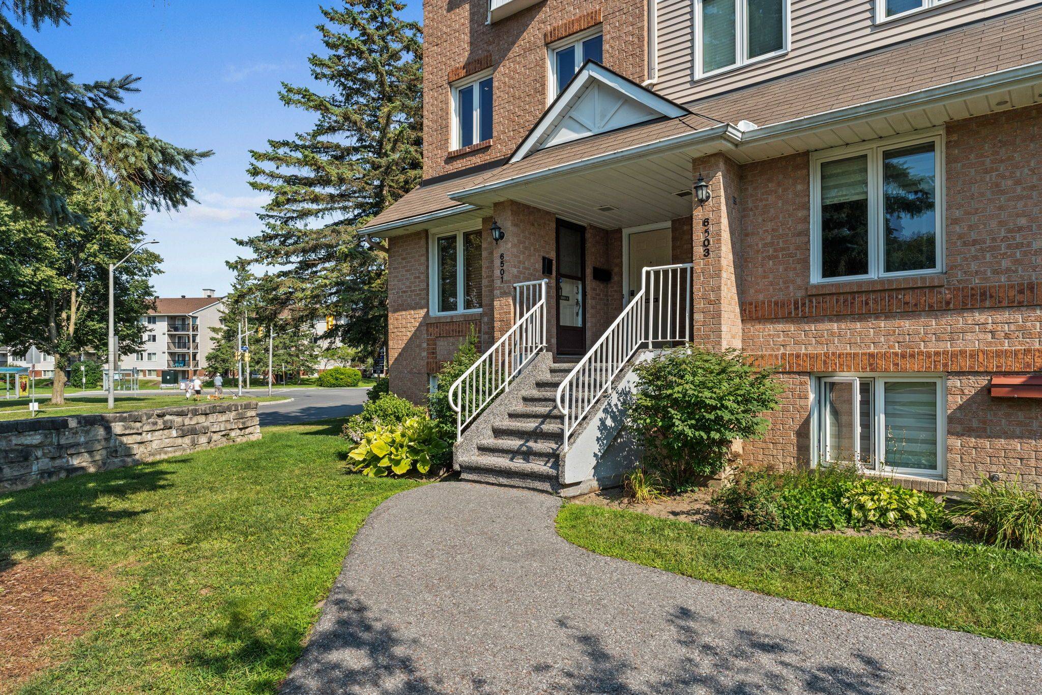 Orleans - Convent Glen And Area, ON K1C 4N4,6501 Bilberry DR #B