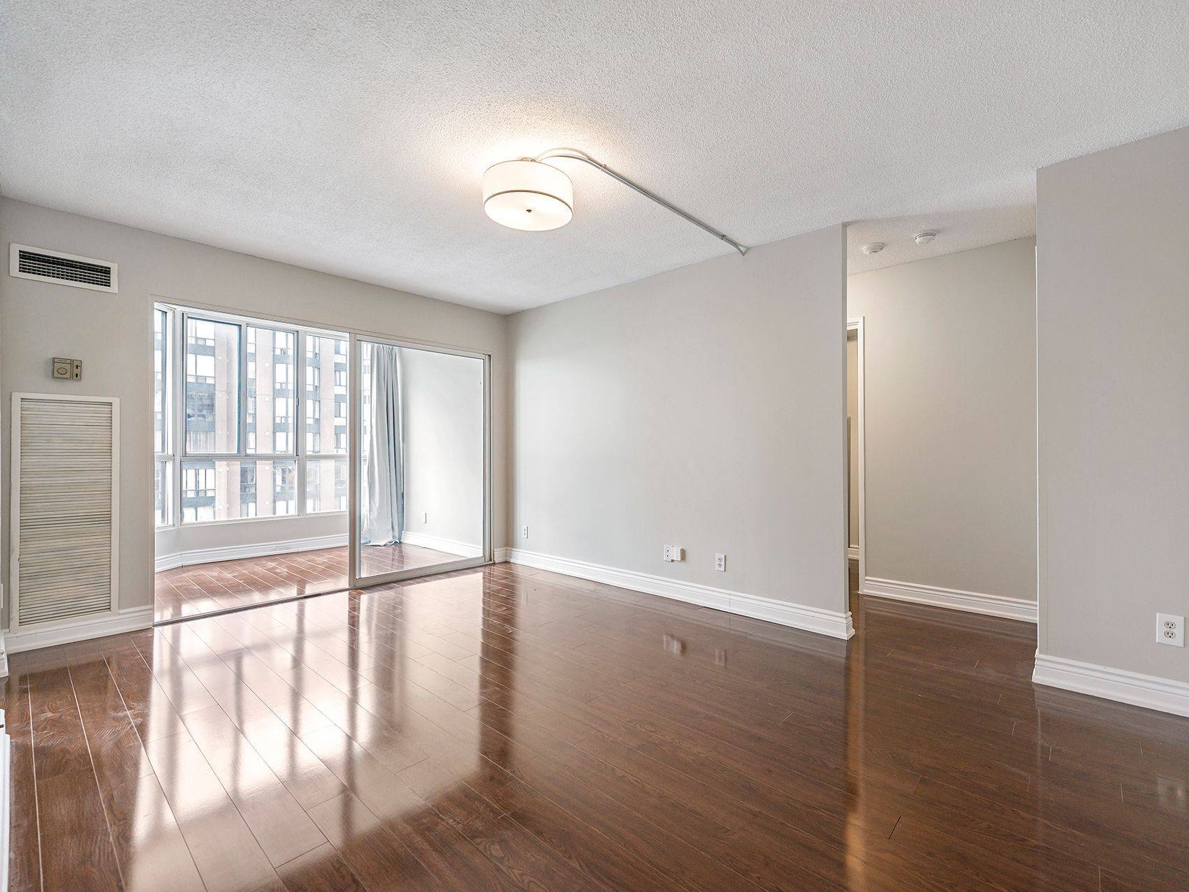 Mississauga, ON L5B 3Z1,145 Hillcrest AVE #1812