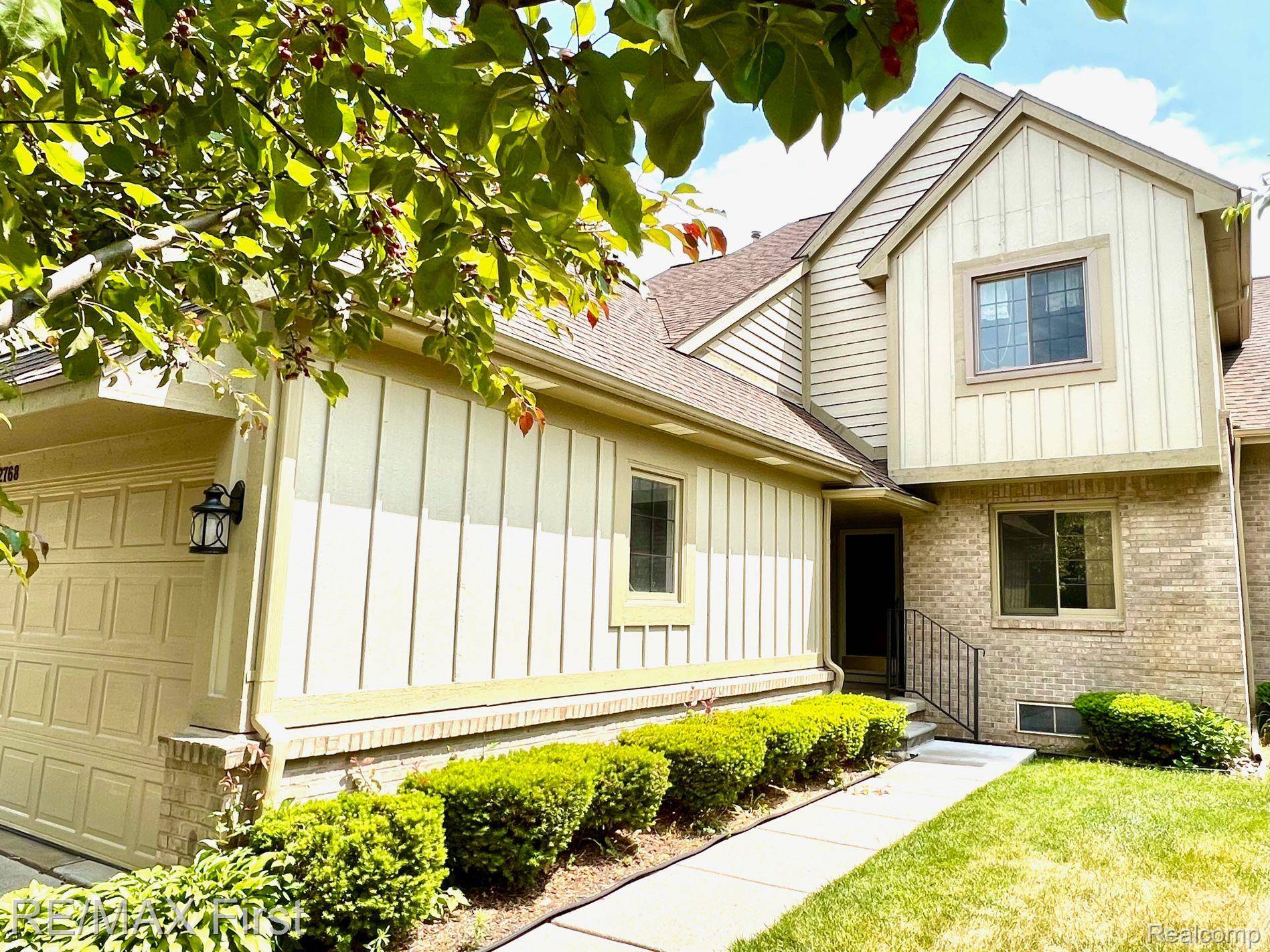 Wixom, MI 48393,2768 MAPLE FOREST DR