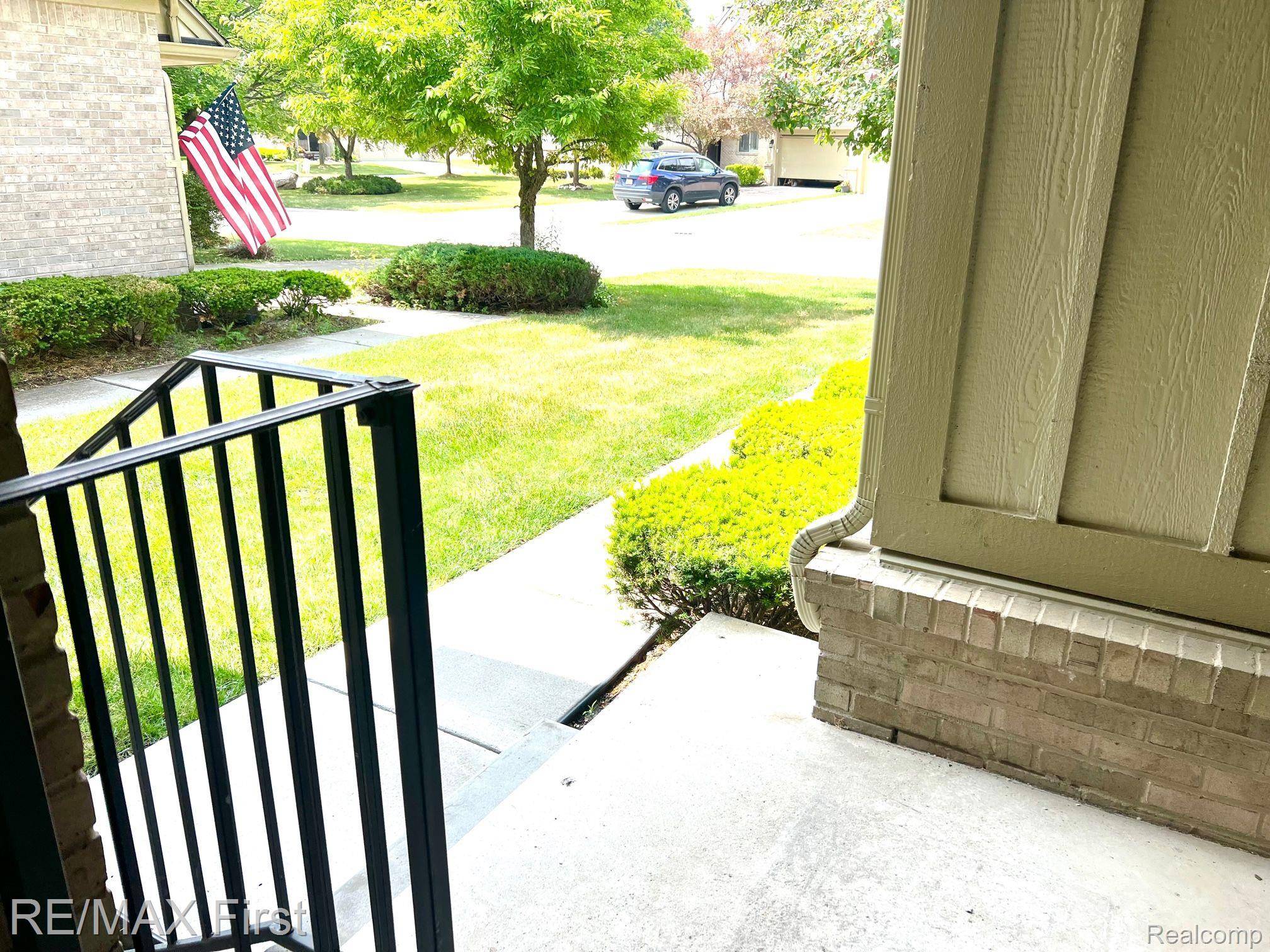 Wixom, MI 48393,2768 MAPLE FOREST DR