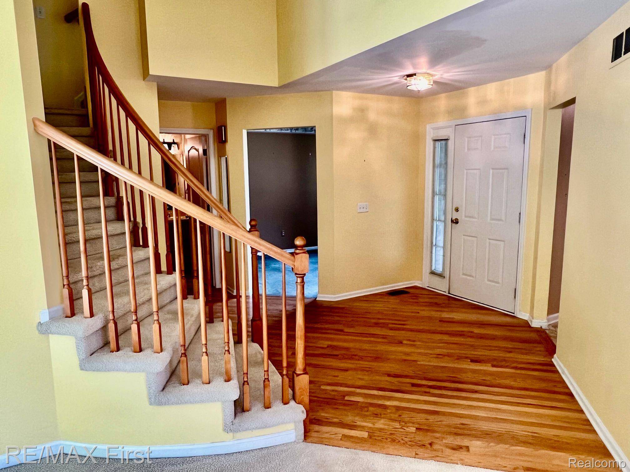 Wixom, MI 48393,2768 MAPLE FOREST DR