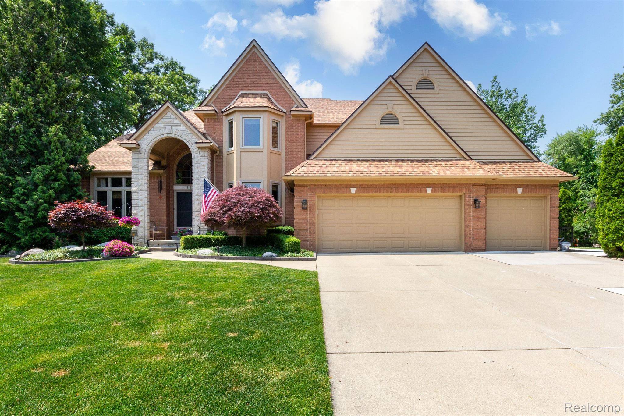 Wixom, MI 48393,1171 S Creek DR