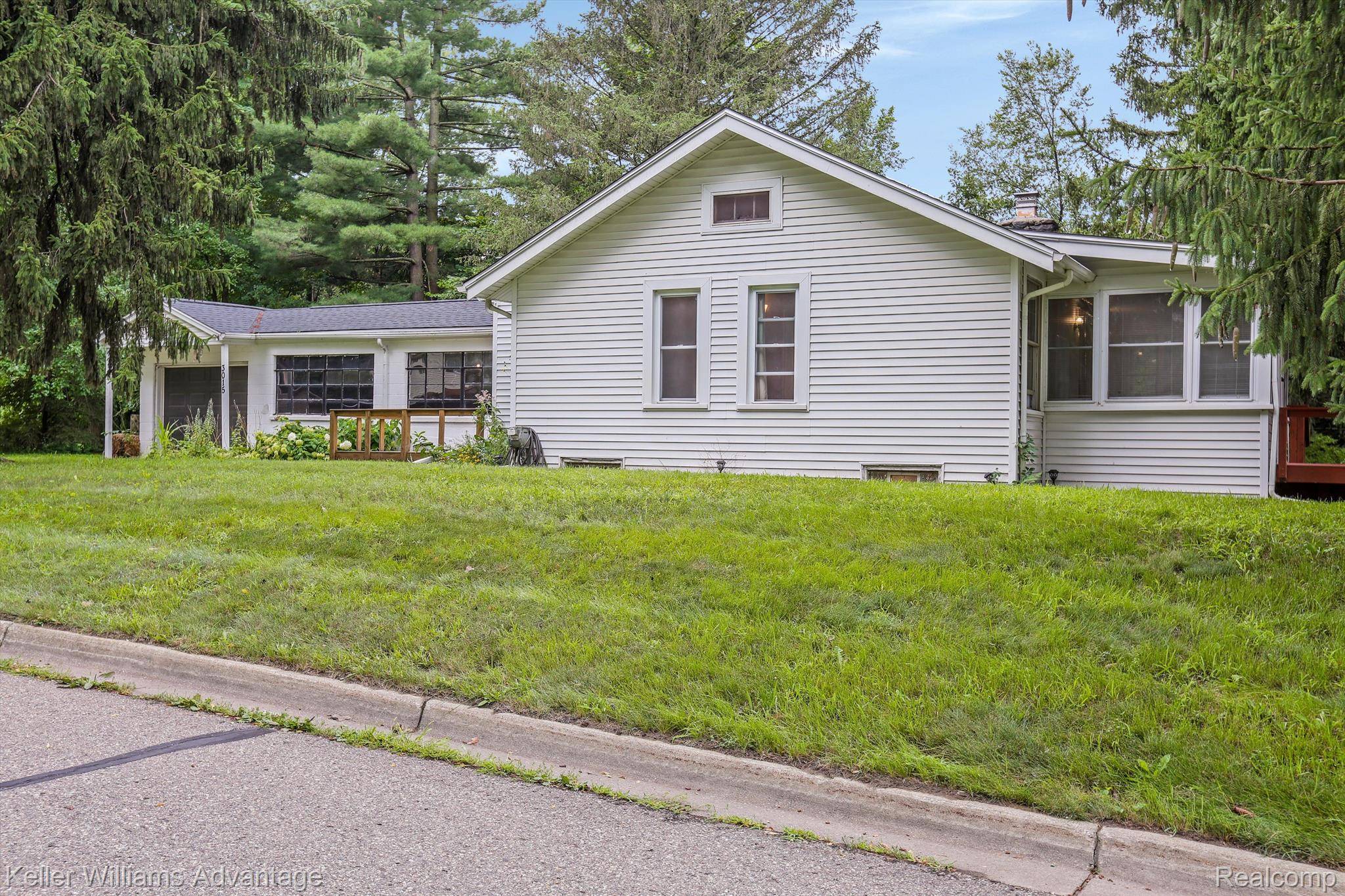 Wixom, MI 48393,3015 MAGANSER DR