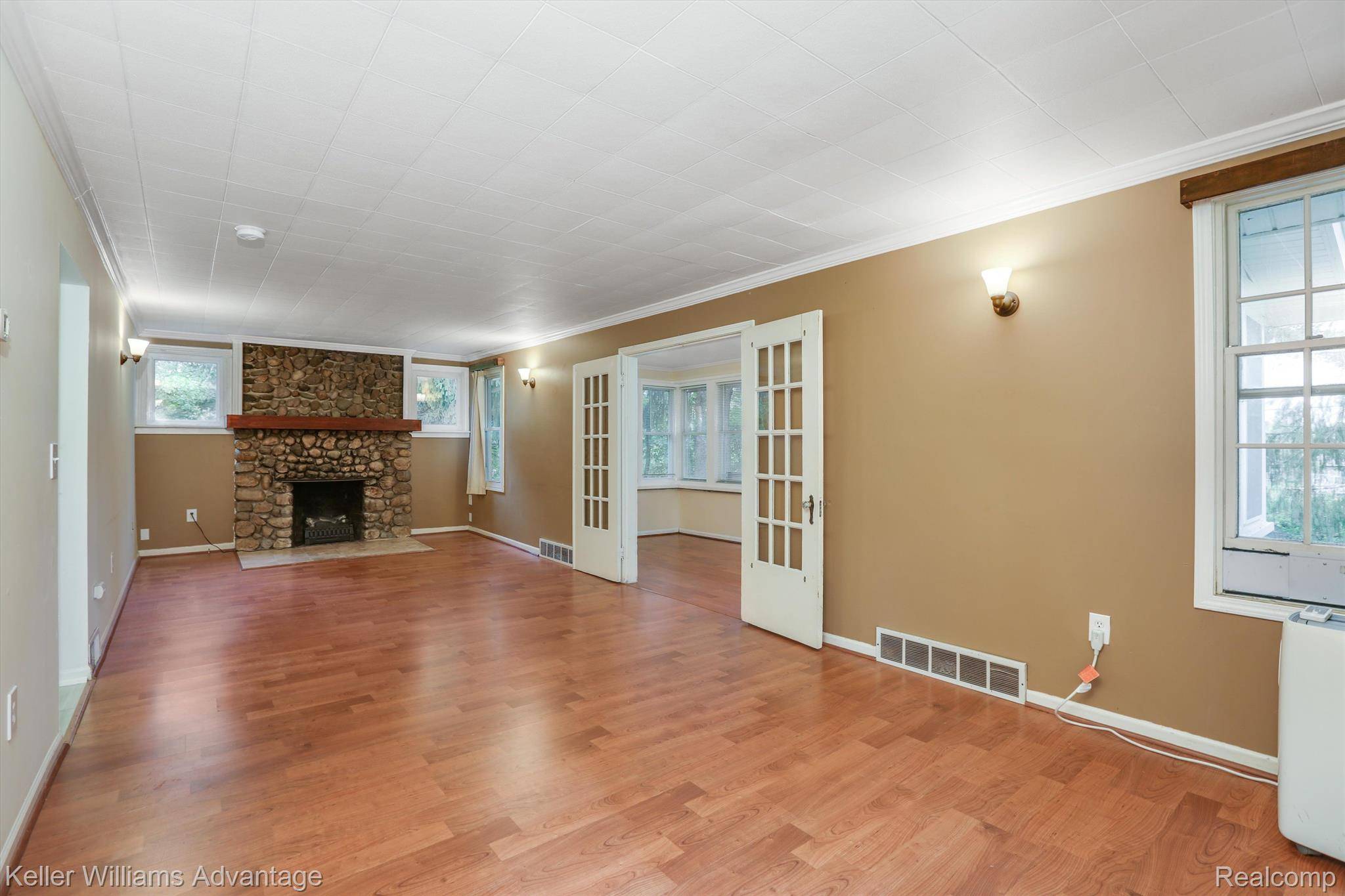 Wixom, MI 48393,3015 MAGANSER DR