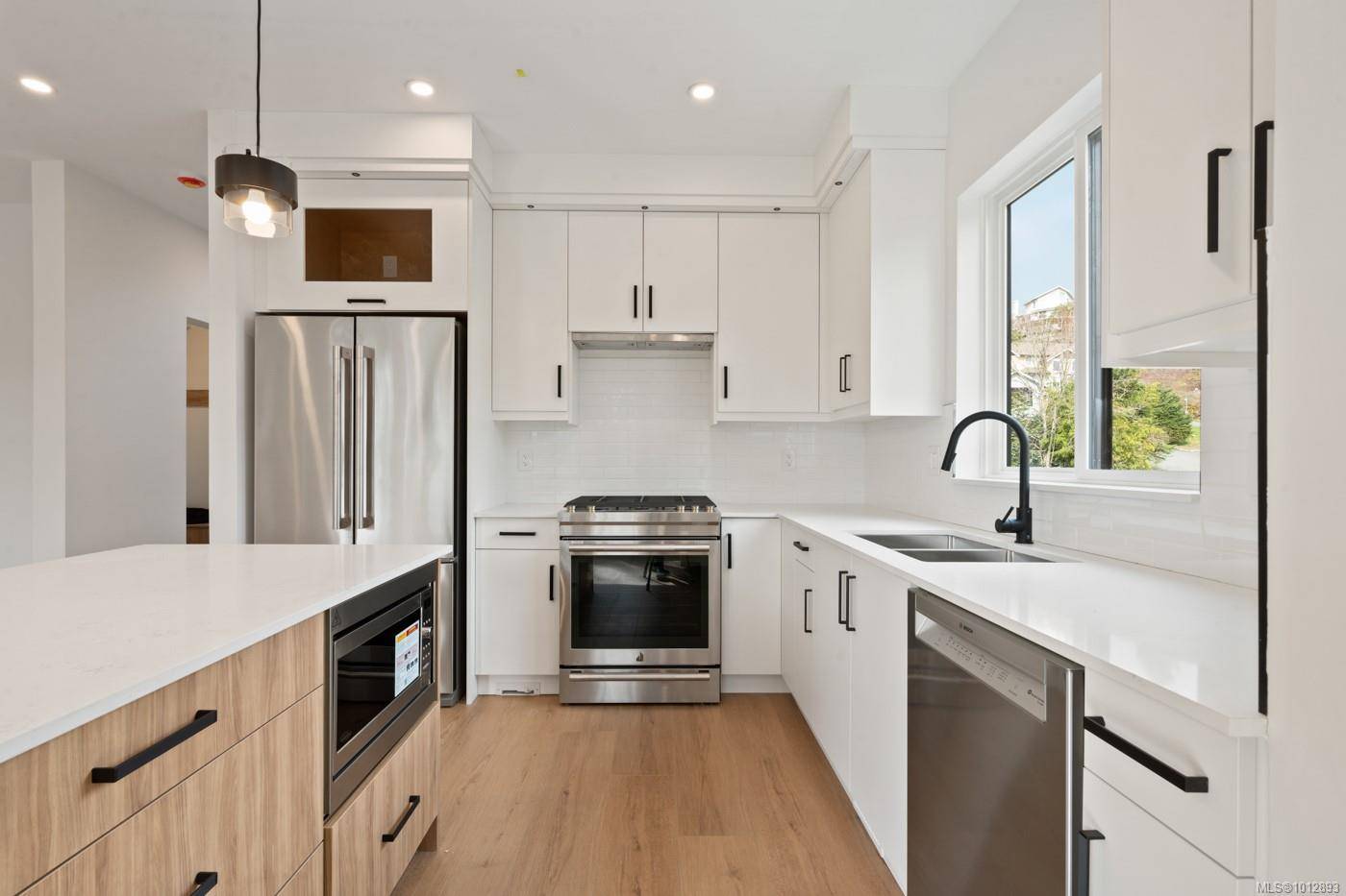 Langford, BC V9B 6C1,556 Belford Pl