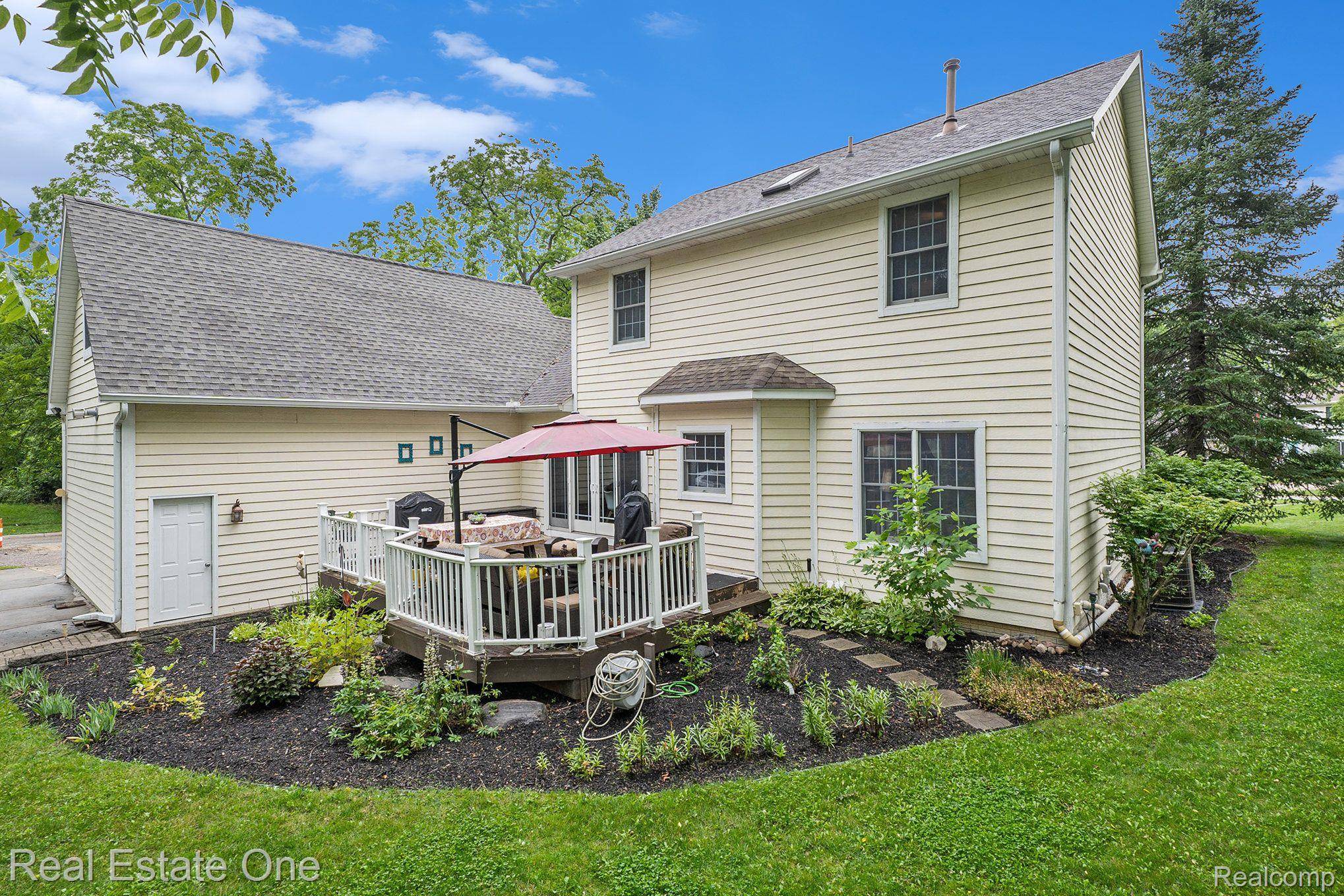 Fenton, MI 48430,801 STATE RD