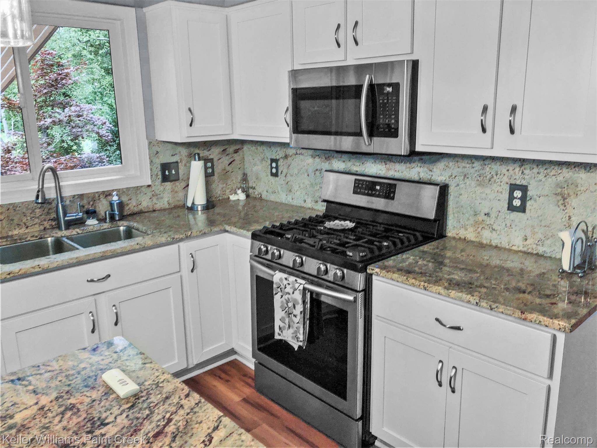 Wixom, MI 48393,1236 BRIARWOOD CT