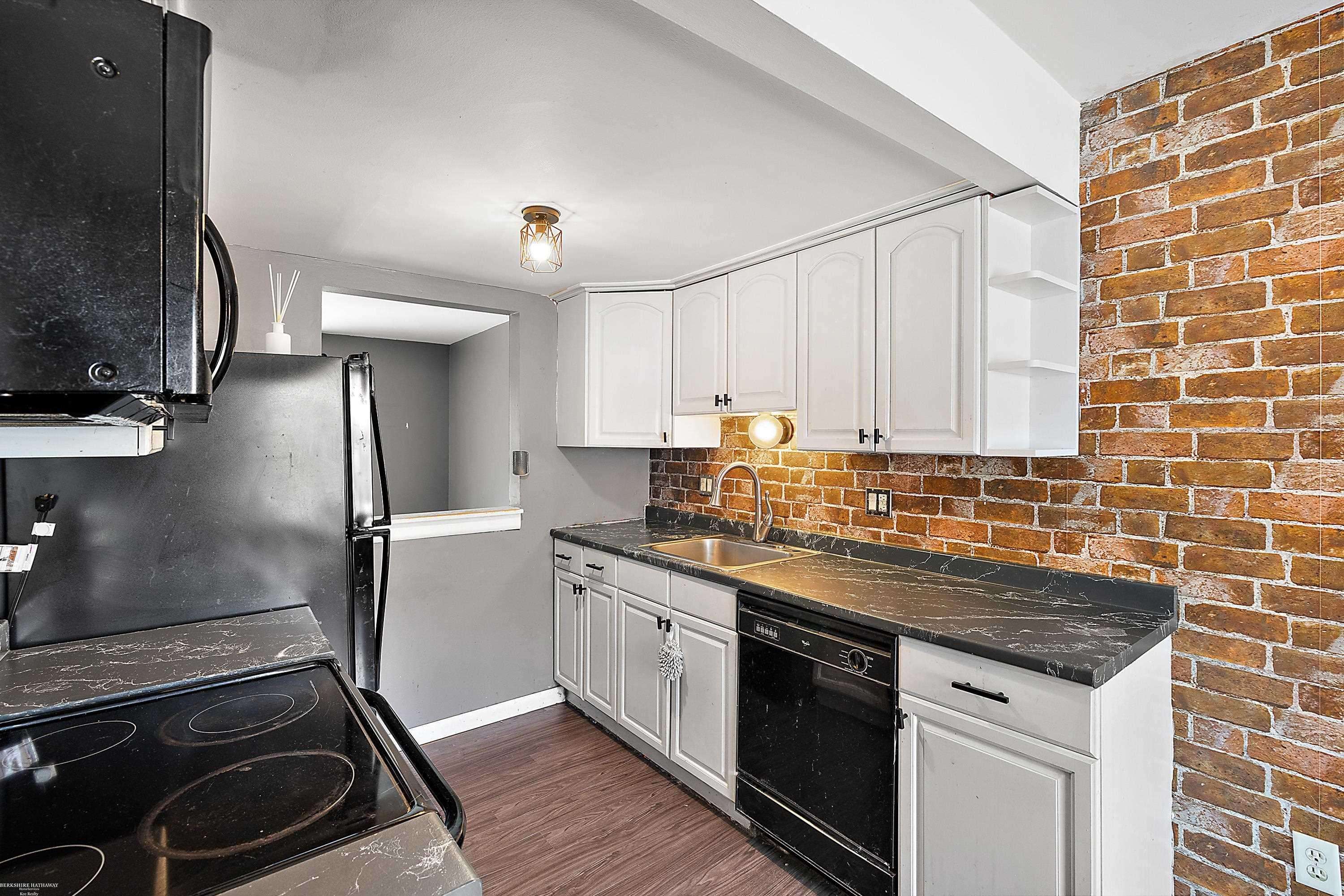 Harrison Twp, MI 48045,39721 Manor