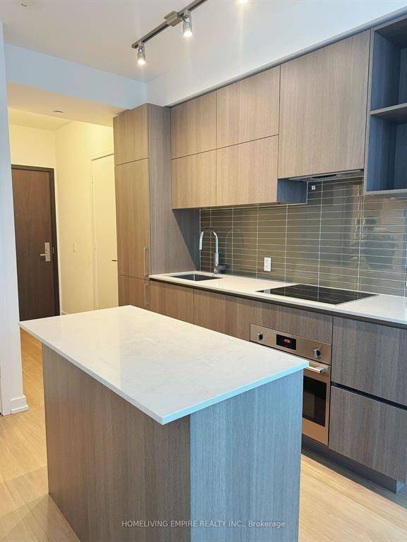 Toronto C02, ON M4W 1L1,1 Yorkville AVE #1703