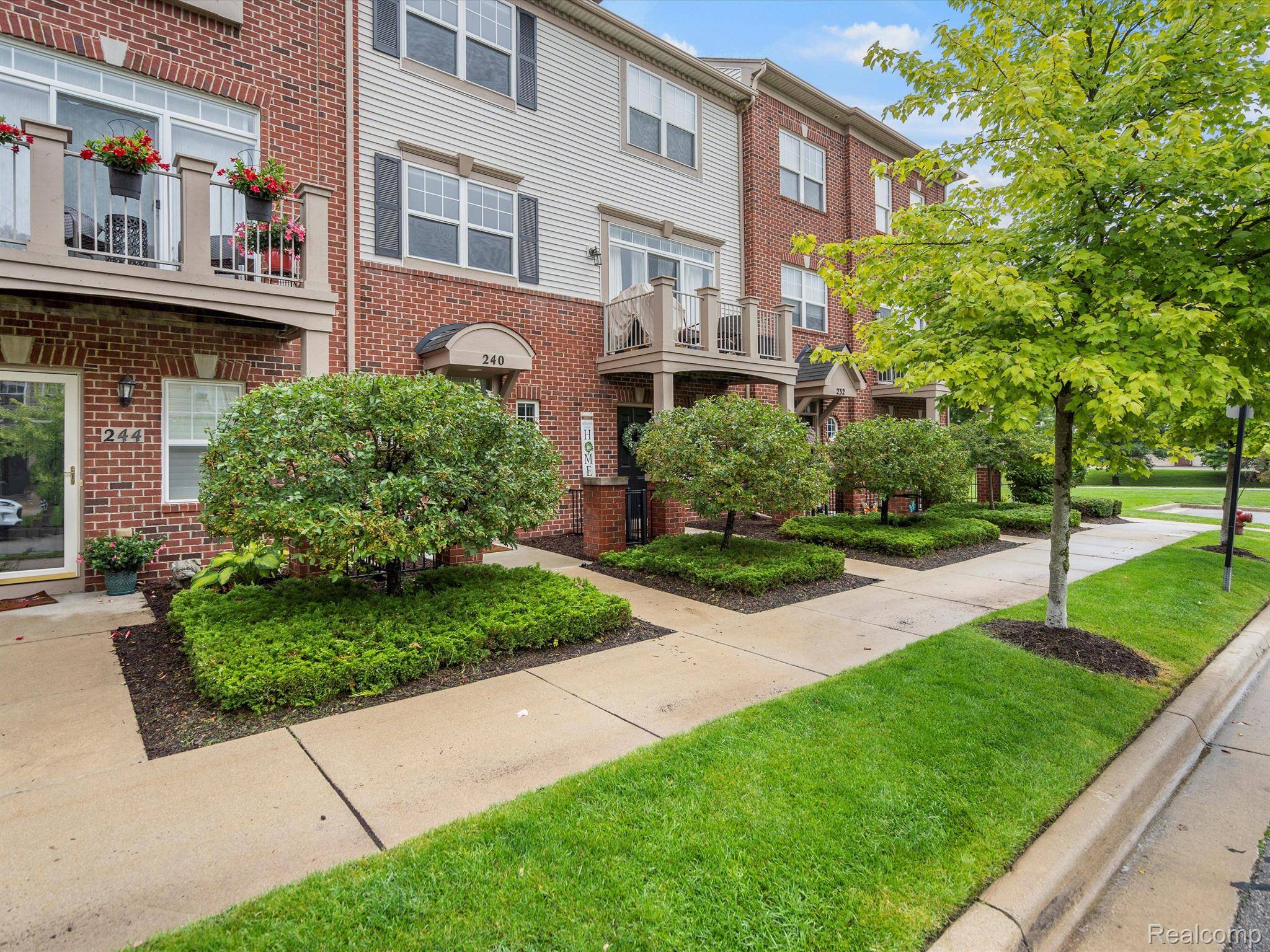 Wixom, MI 48393,240 WRIGHT ST