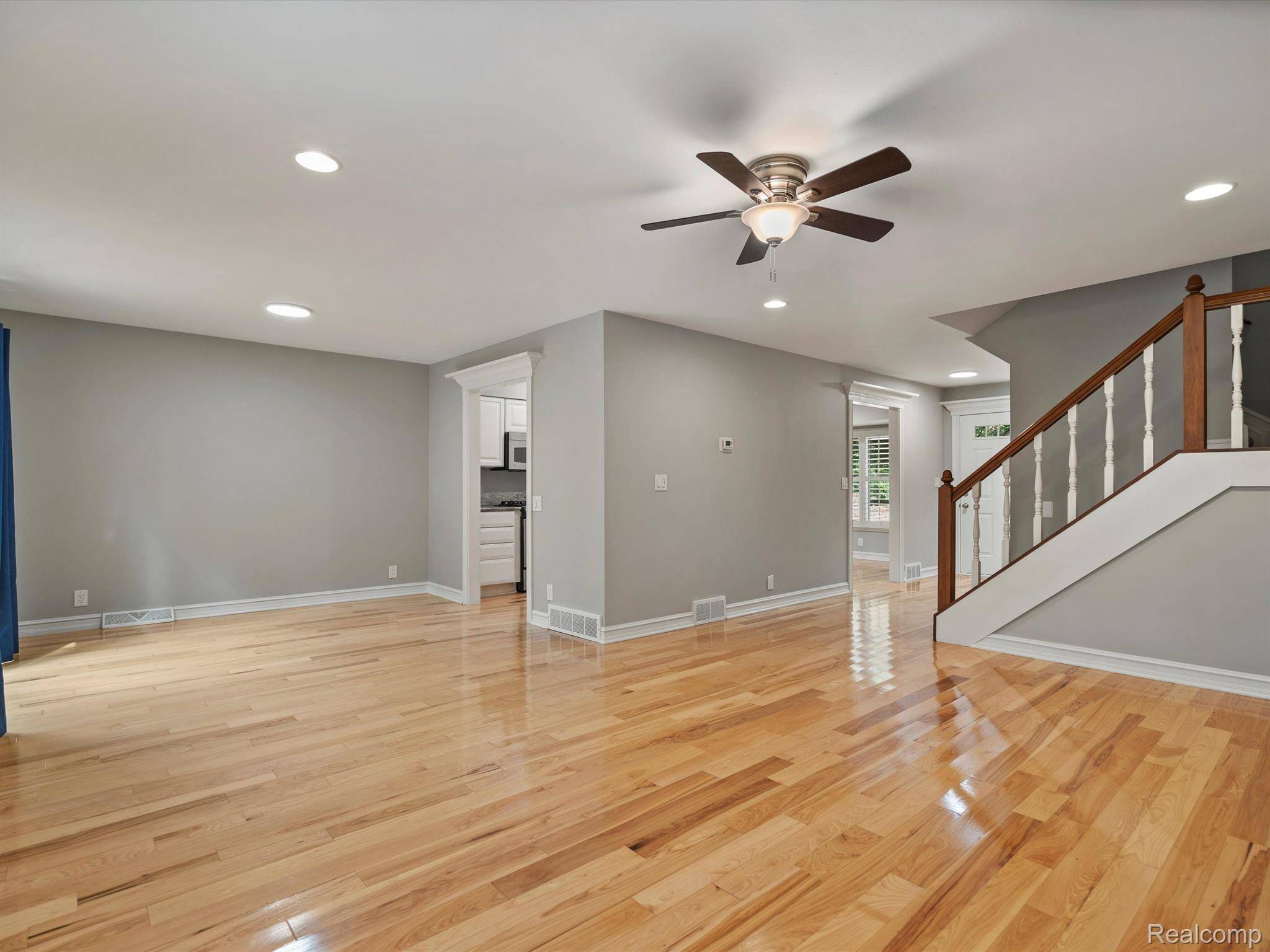 Waterford, MI 48327,1057 OAK POINTE DR