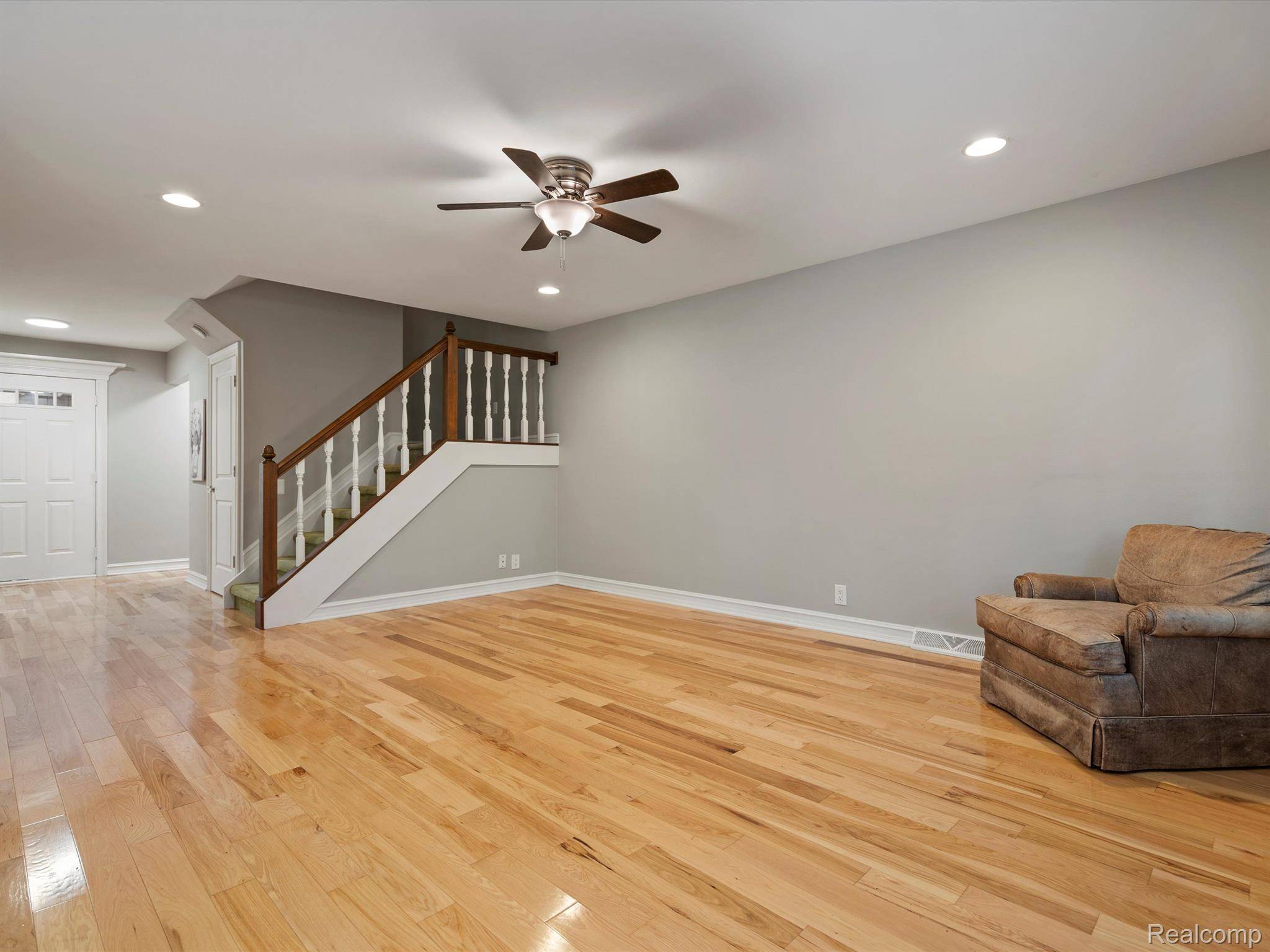 Waterford, MI 48327,1057 OAK POINTE DR