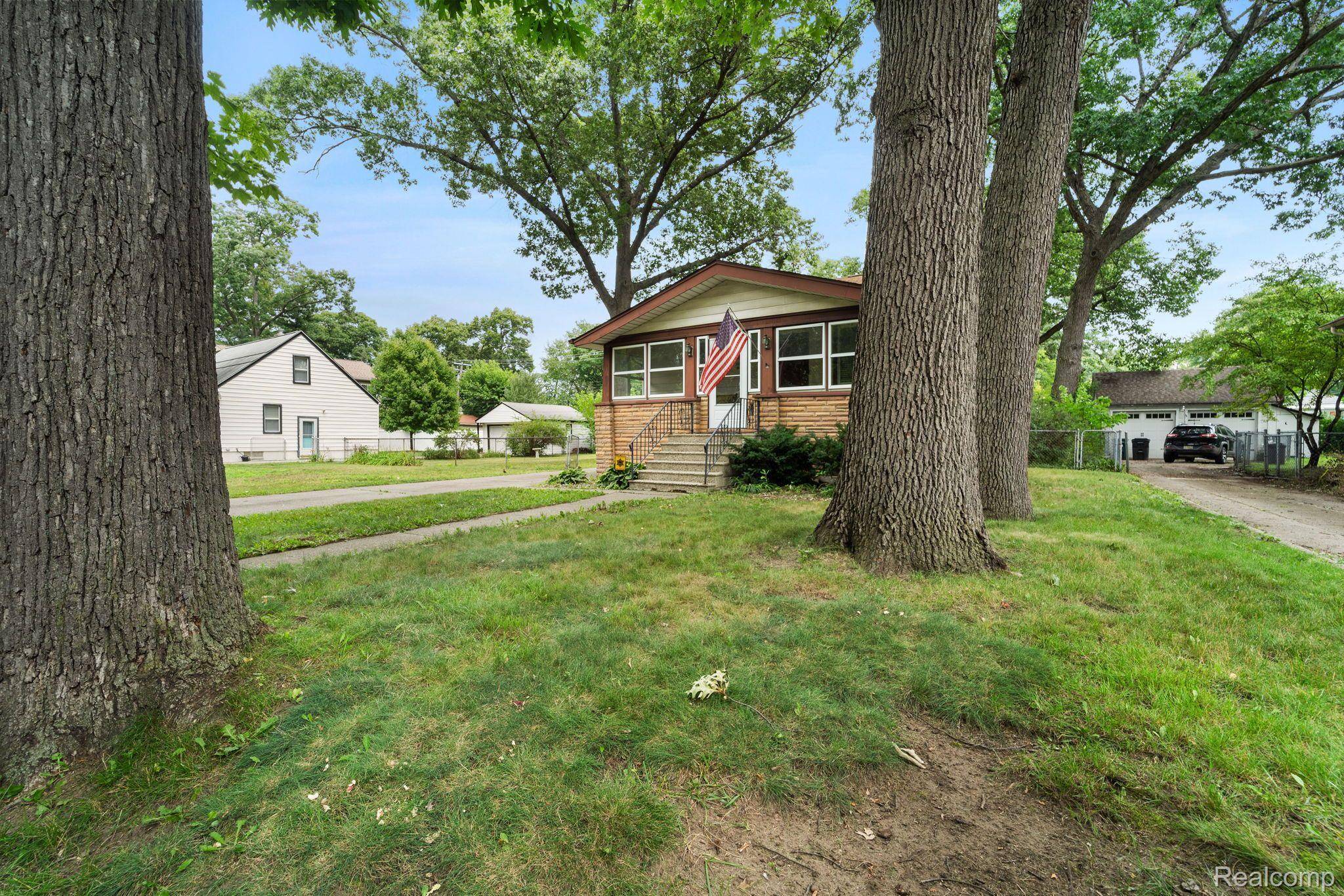 Oak Park, MI 48237,23466 Forest ST