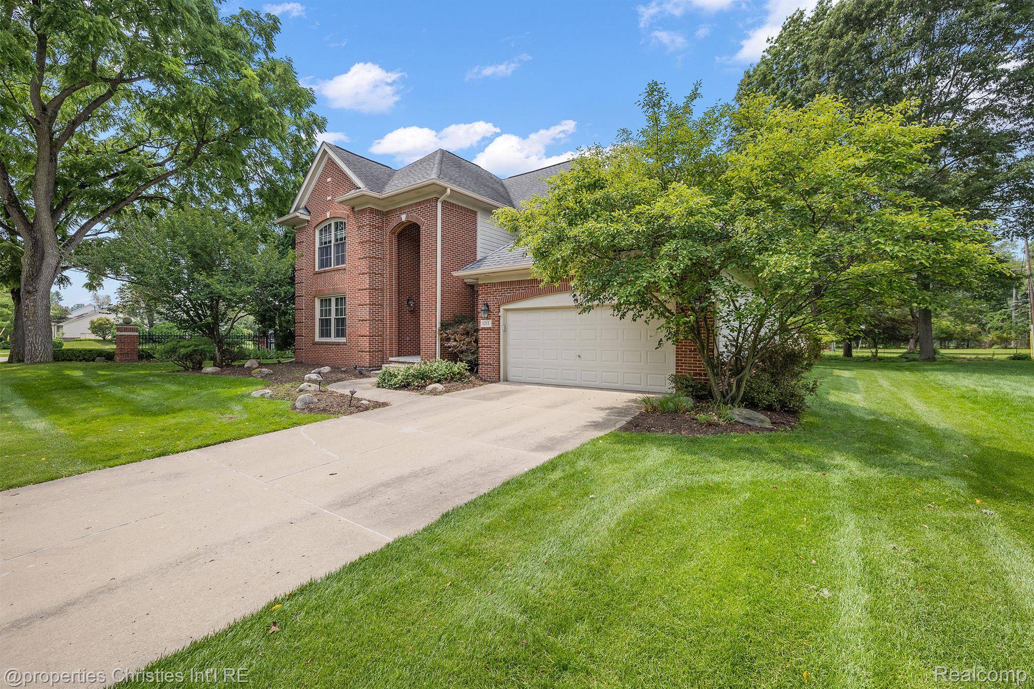 Wixom, MI 48393,1211 Andover DR