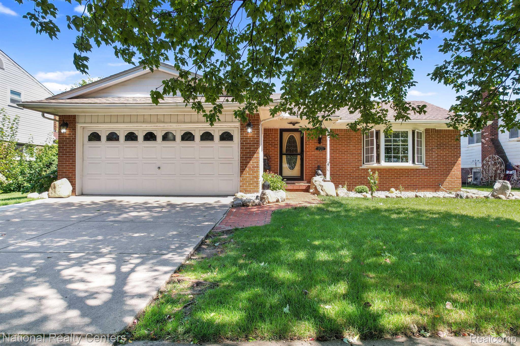 Woodhaven, MI 48183,24221 HERITAGE DR