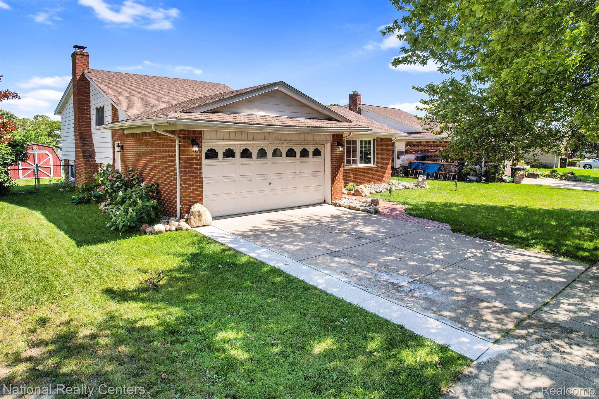 Woodhaven, MI 48183,24221 HERITAGE DR